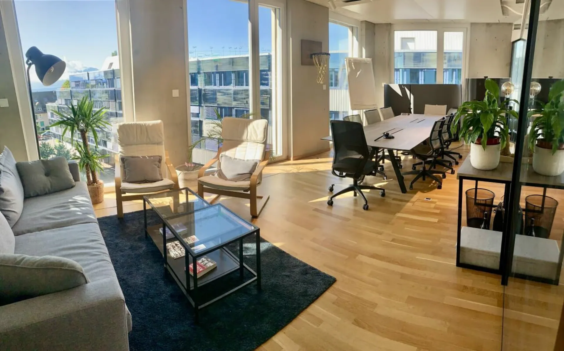 Eine Fläche wird frei! Nahe am See, Verkehr, Büro von 360 m2 zur Miete in Morges