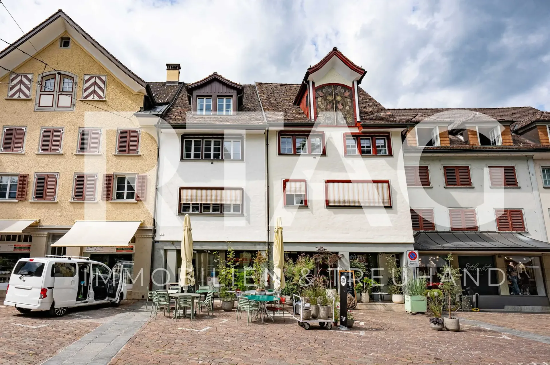 Büro-/Praxisflächen