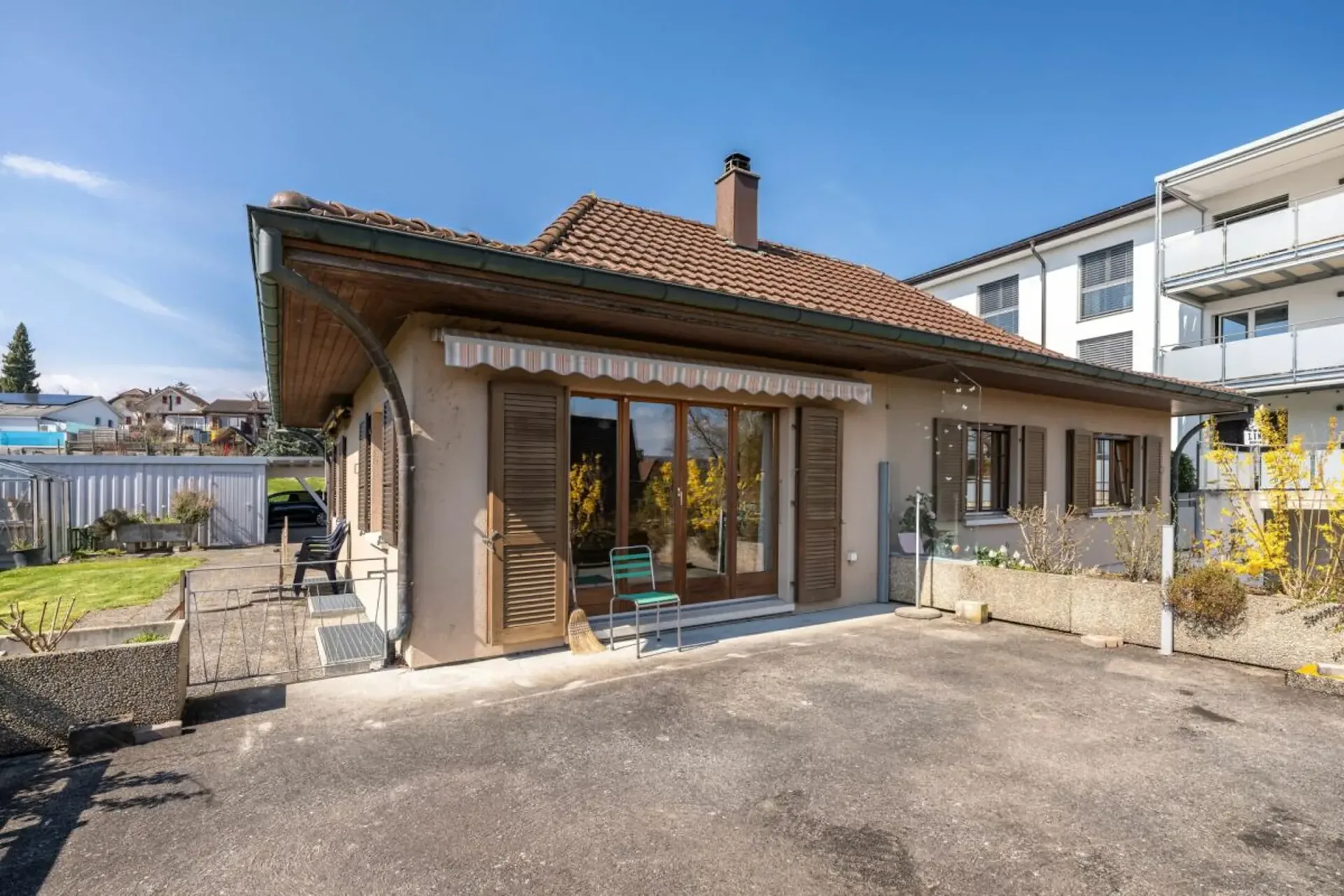 4.5-Room Single-Family House with Studio Apartment