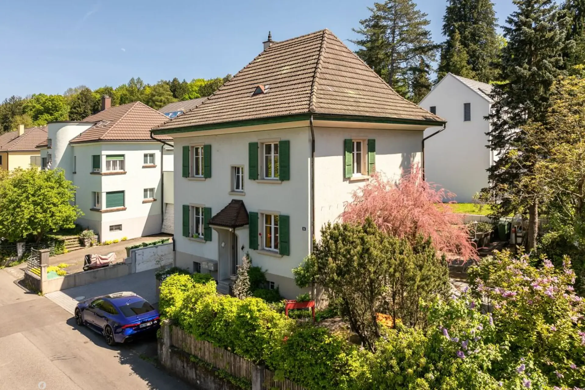 Zweifamilienhaus / Generationenhaus mit grosser Mansarde im Lindenquartier