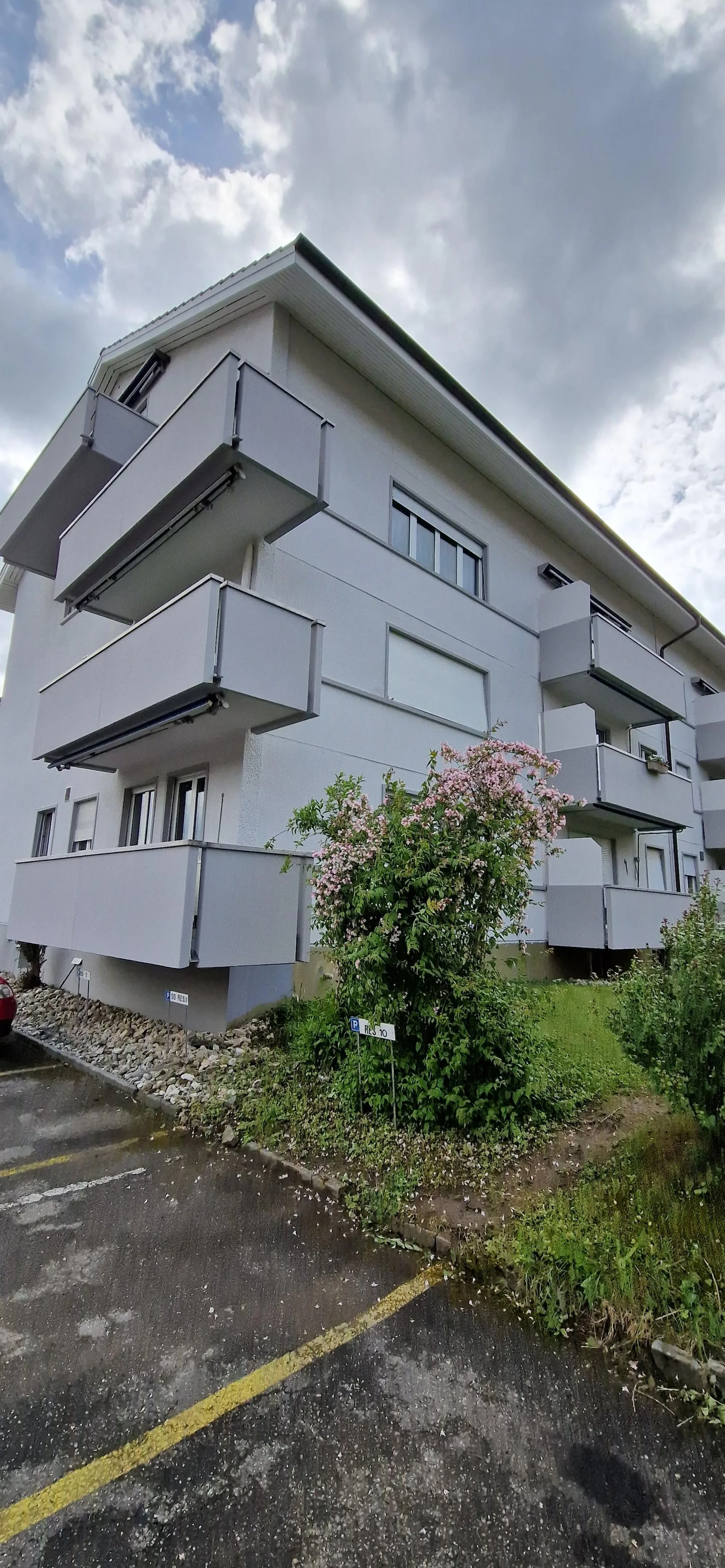Teilsanierte 4.5-Zimmerwohnung nahe Dorfplatz