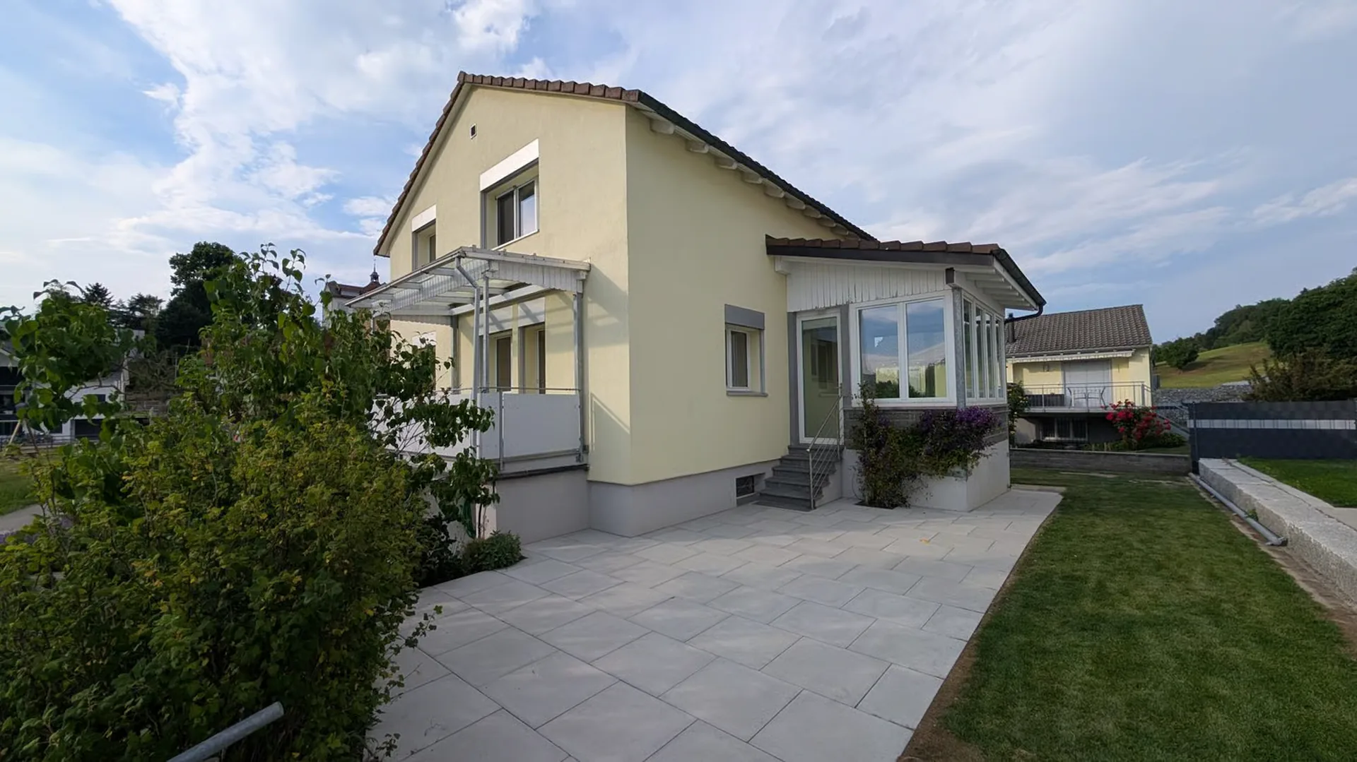 Casa familiare ristrutturata affascinante in una posizione tranquilla