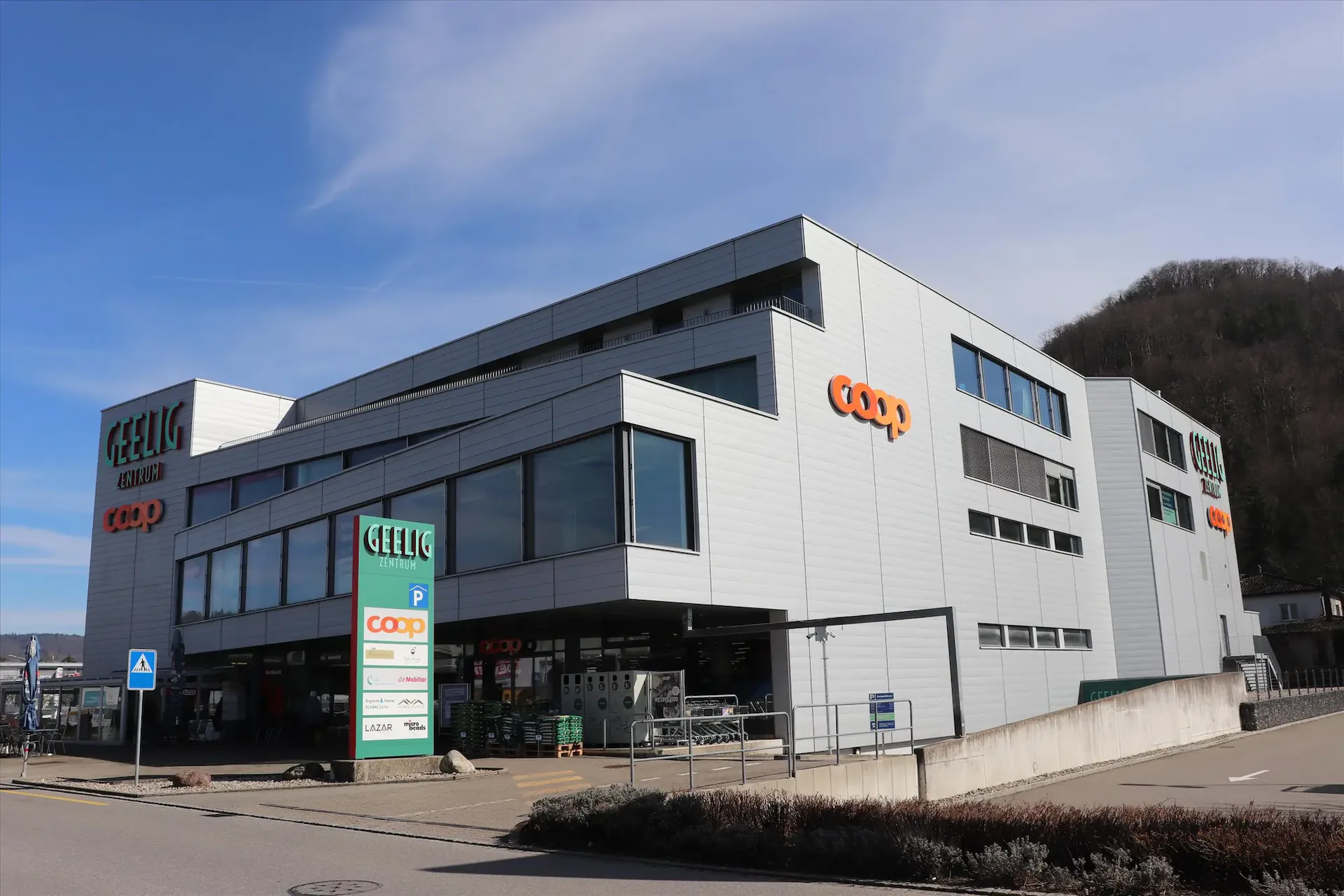 Mehr Raum für Ihre Ideen  Modernes Büro mit Weitblick