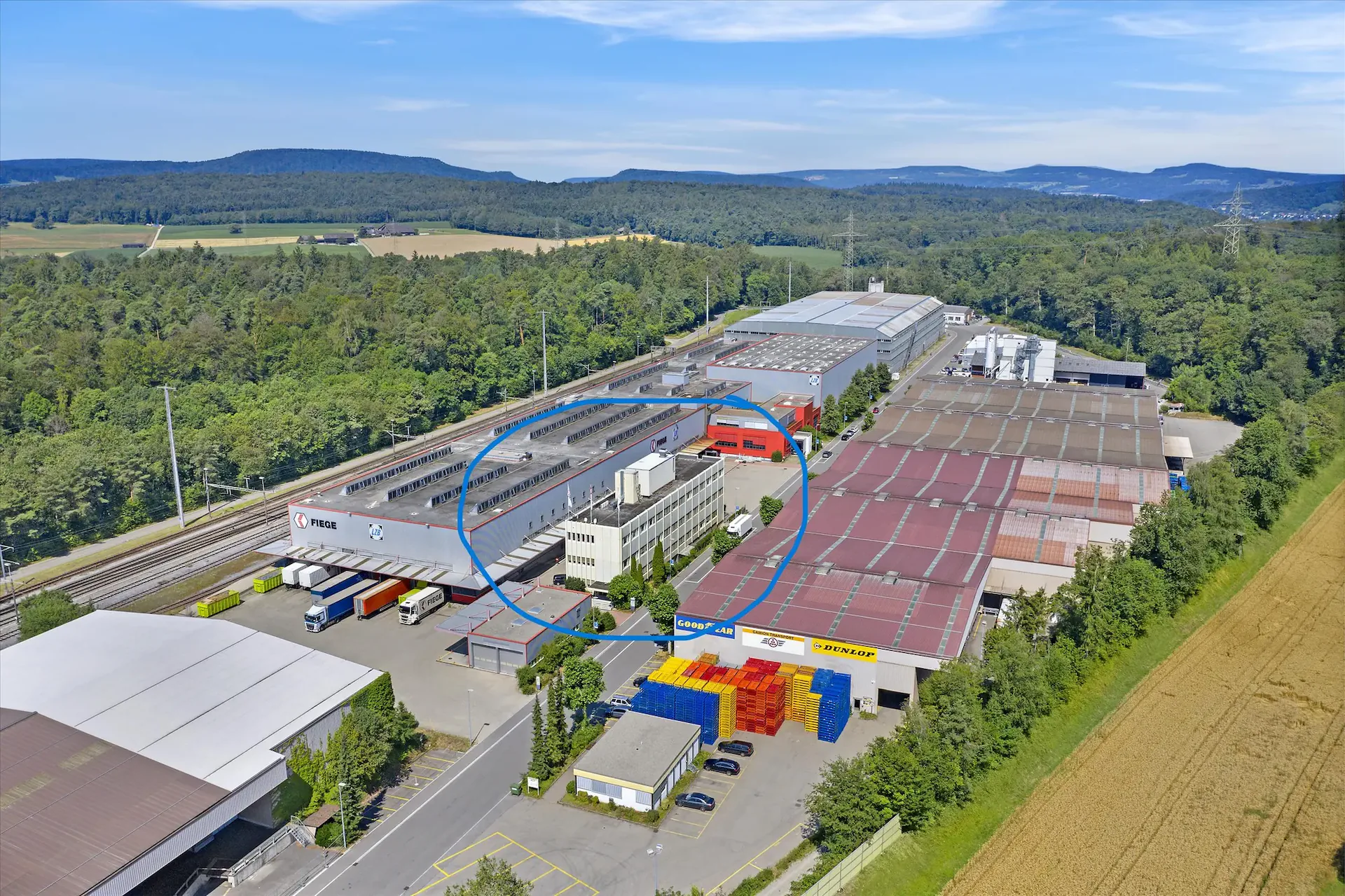 Büroflächen in geschäftigem Logistikindustriequartier