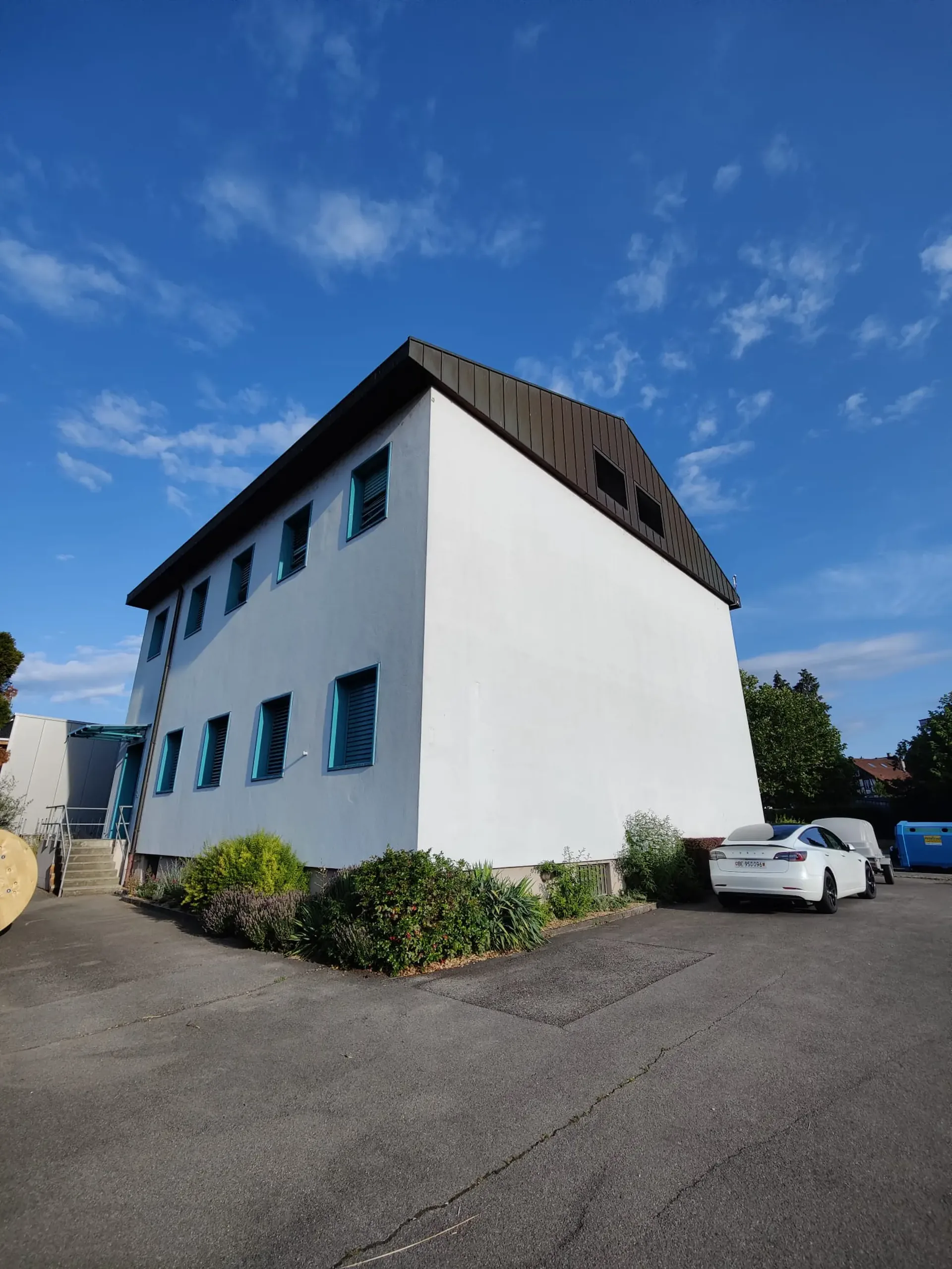 Commercial space centrally located in Brügg BE