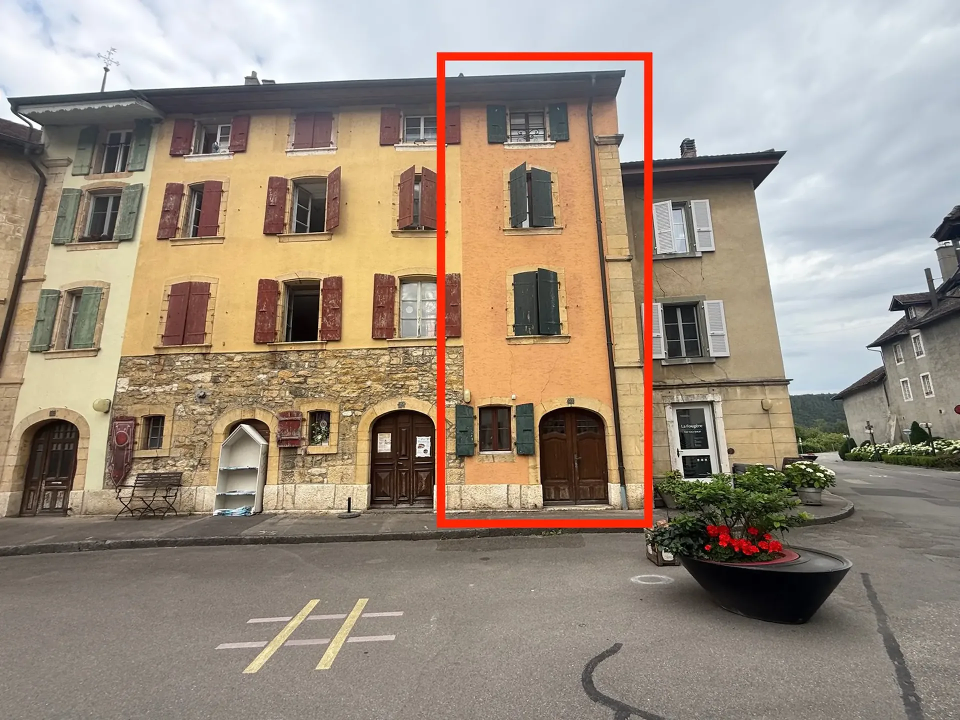 Character house in the Bourg du Landeron - To renovate