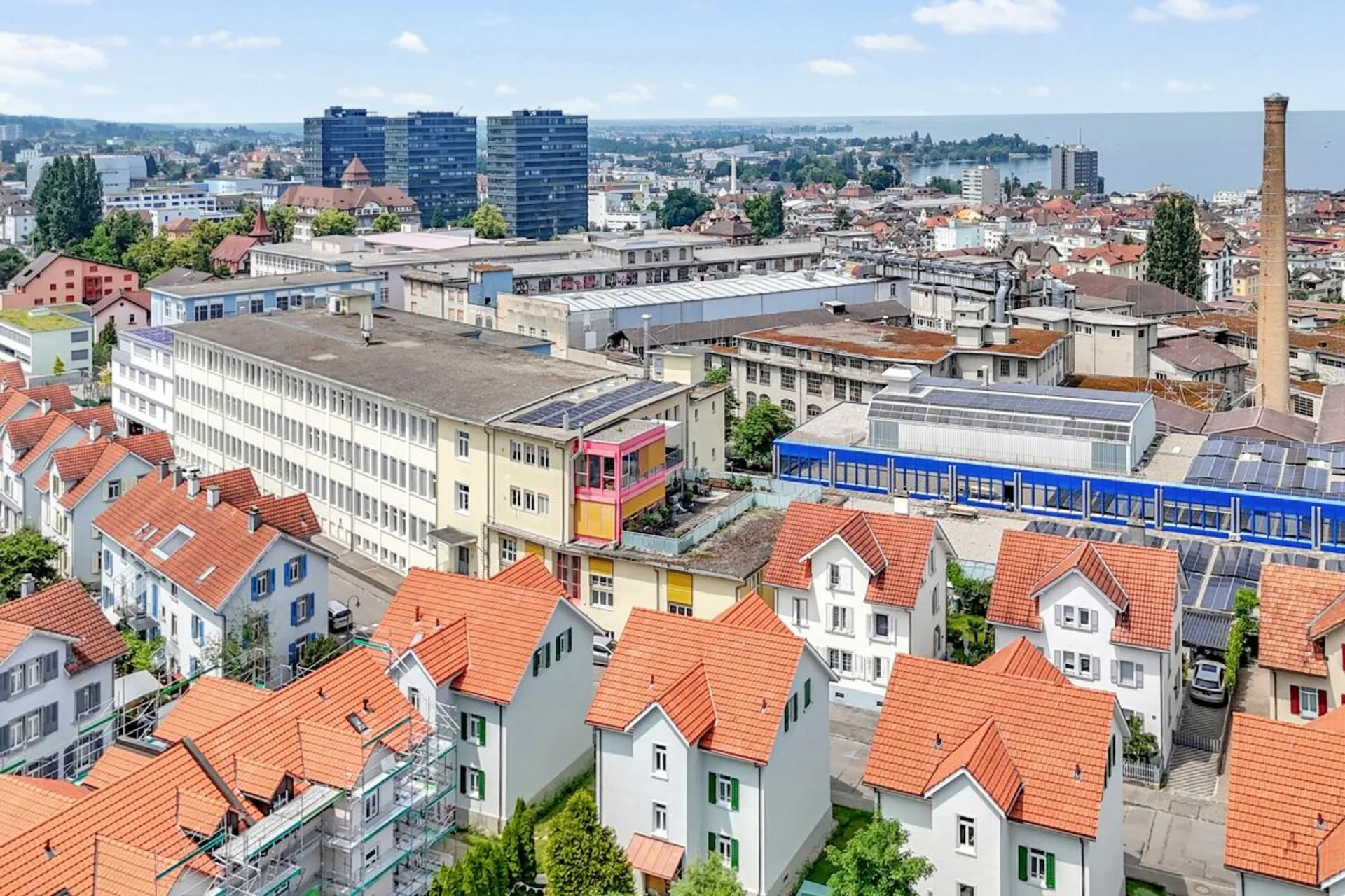 Stately residential and commercial building with two large apartments and versatile commercial space in a central location