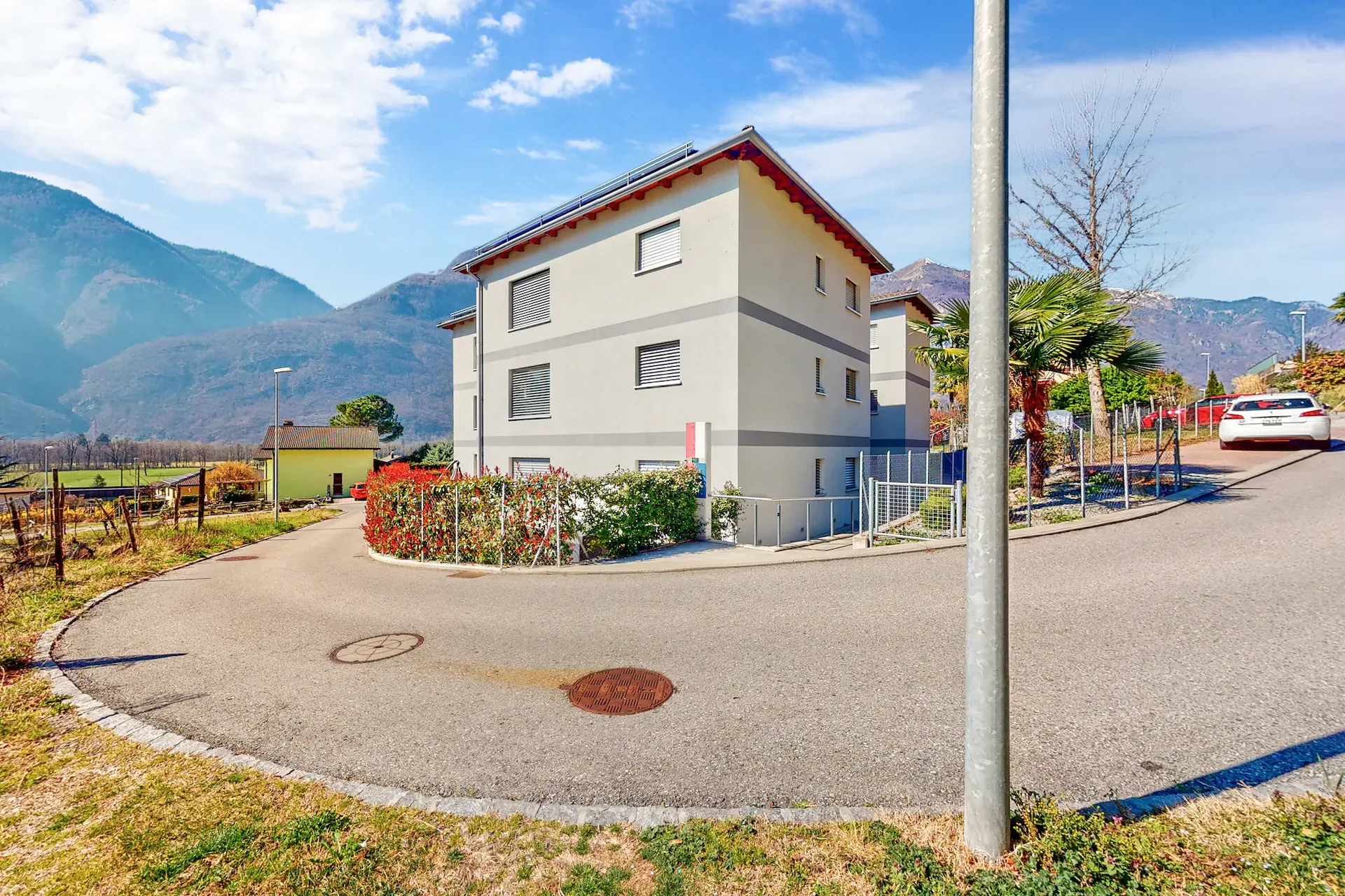 Fahrzeugabstellplatz in Garage zu vermieten