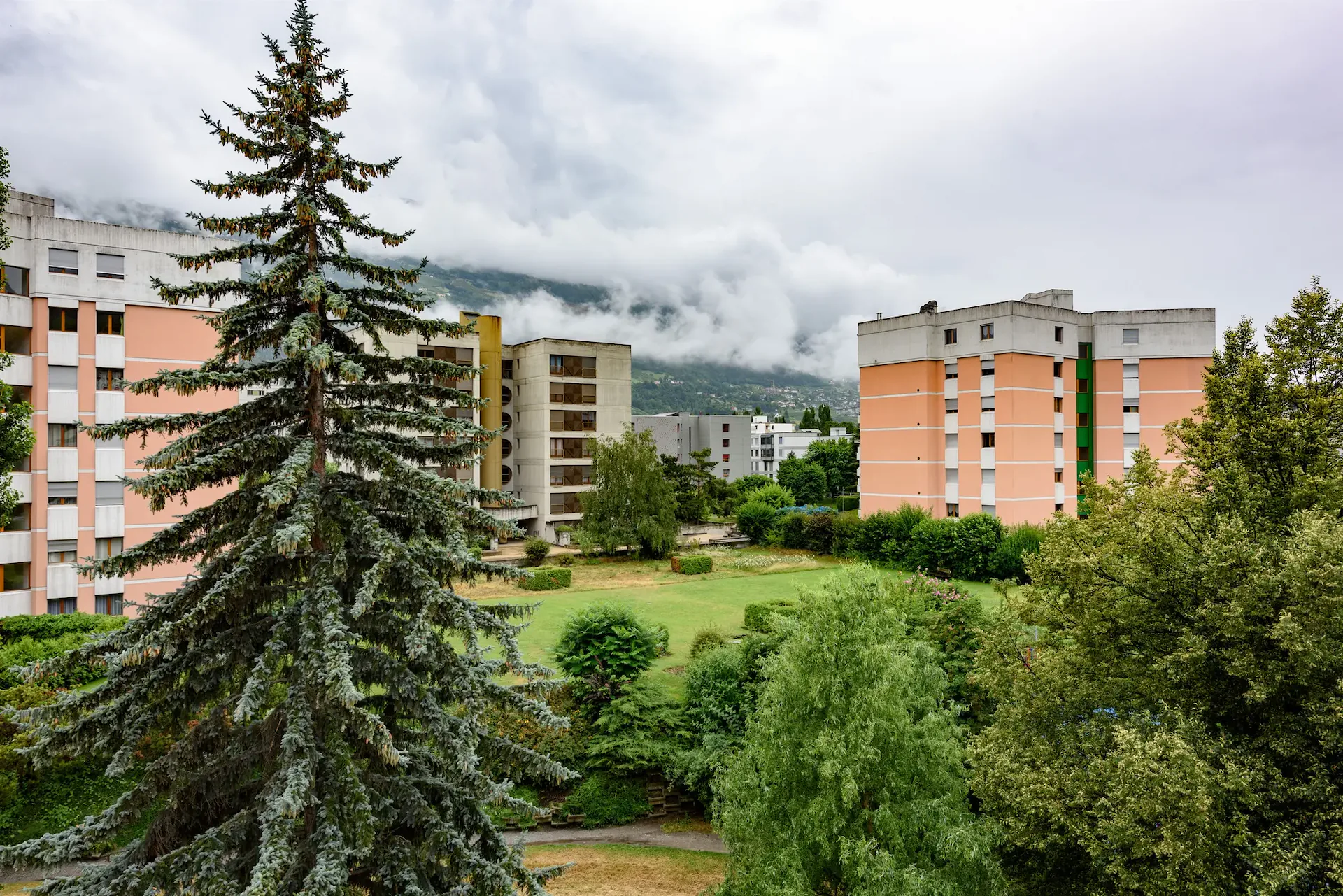 Accommodation in a quiet neighborhood!