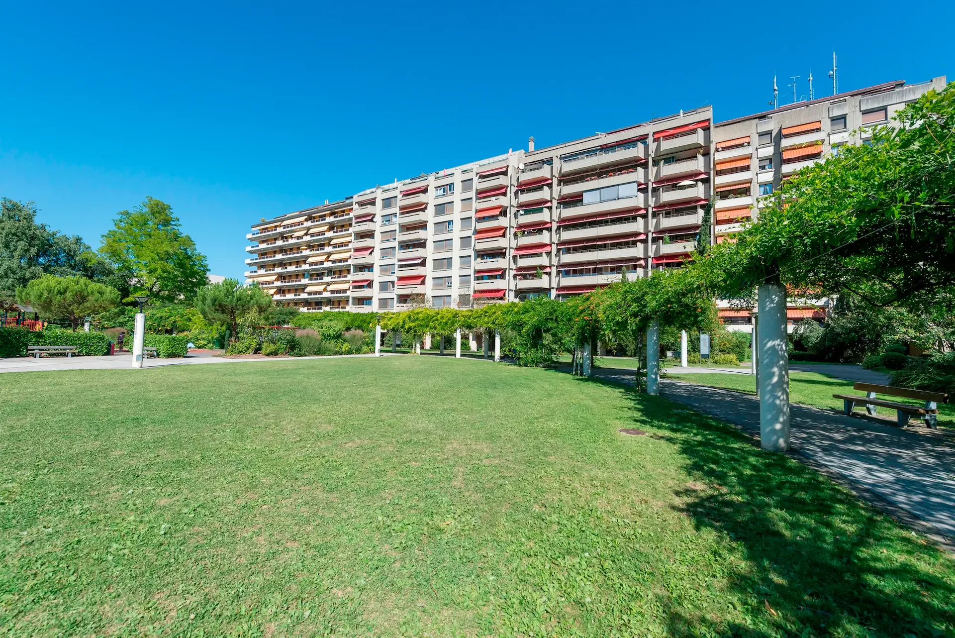 Groß-Lancy - Innenparkplatz