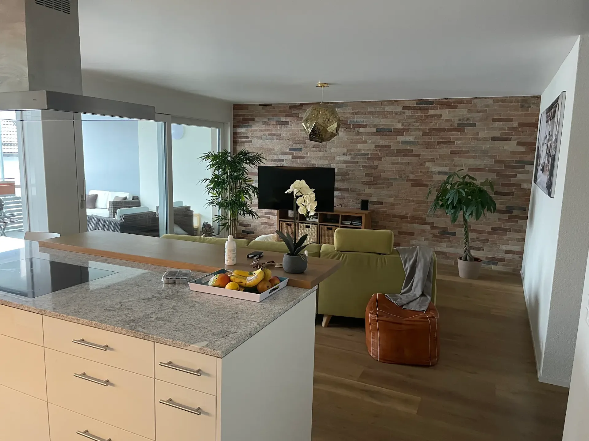 4½ ZI-WOHNUNG IN GRÜNINGEN (ZH), MÖBLIERT, TEMPORÄR
