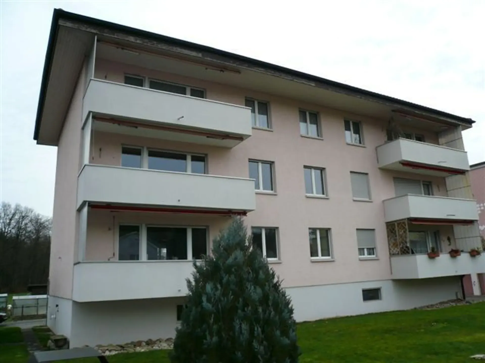 RUHIGE UND GERÄUMIGE WOHNUNG IN RINIKEN SUCHT NEUEN MIETER!