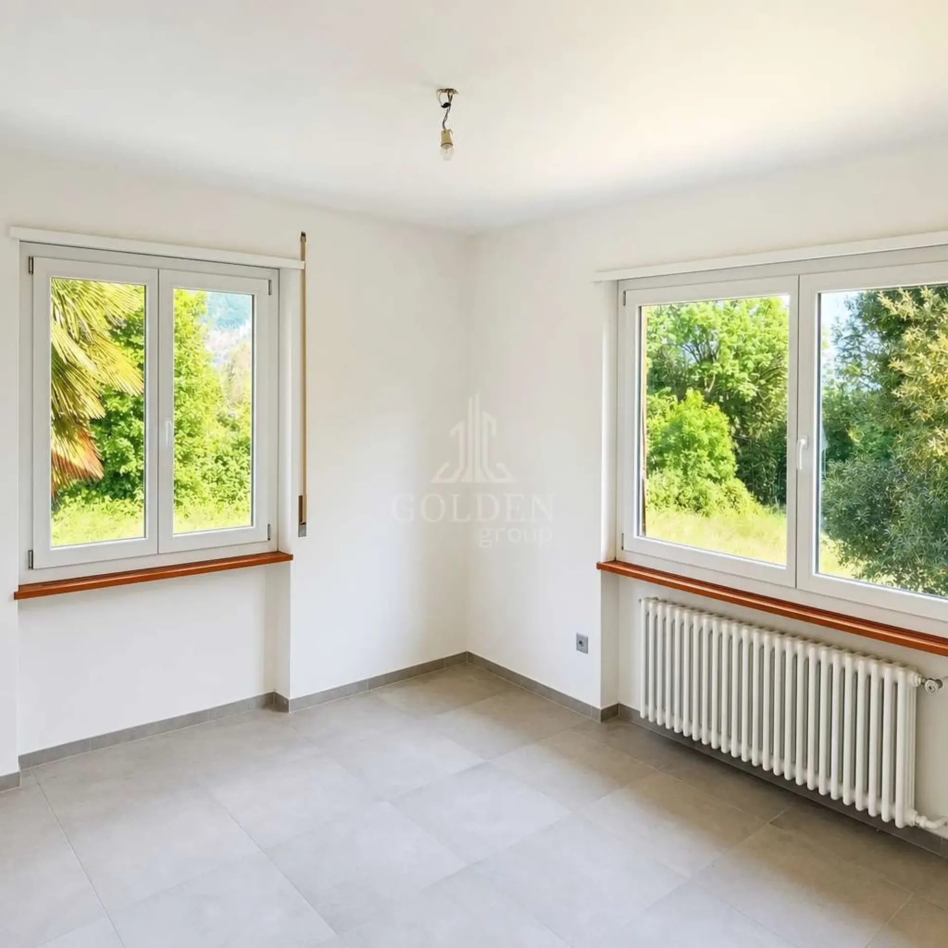 Spacious 4.5-room apartment with private garden in Tremona renovated