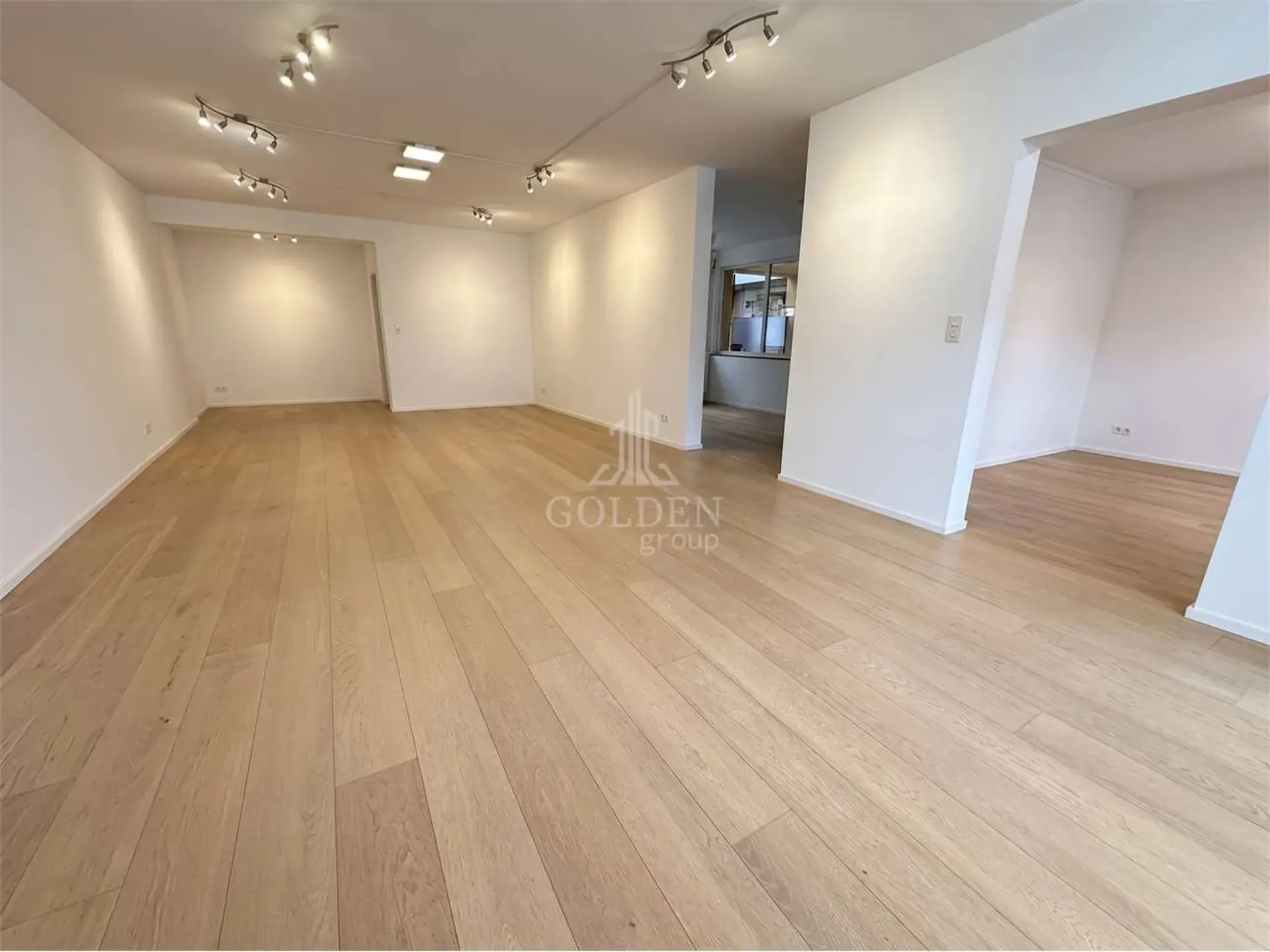 Verkaufsfläche/Showroom mit 4 Parkplätzen in strategischer Lage