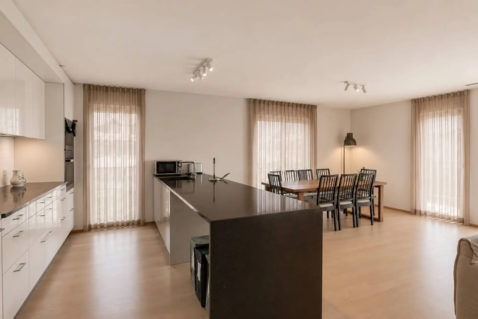 Komfort und Helligkeit für diese 4,5-Zimmer-Wohnung im Herzen des Dorfes