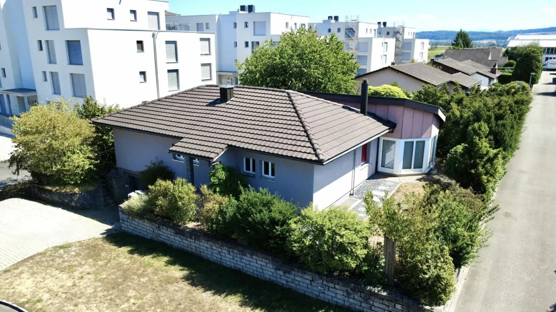 Attraktives Einfamilienhaus mit gepflegtem Garten in Dintikon!