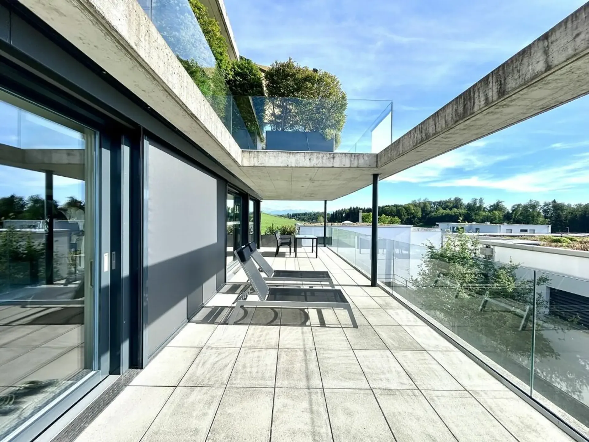 Habitat de haute qualité avec piscine à remous dans un appartement moderne de 6,5 pièces !