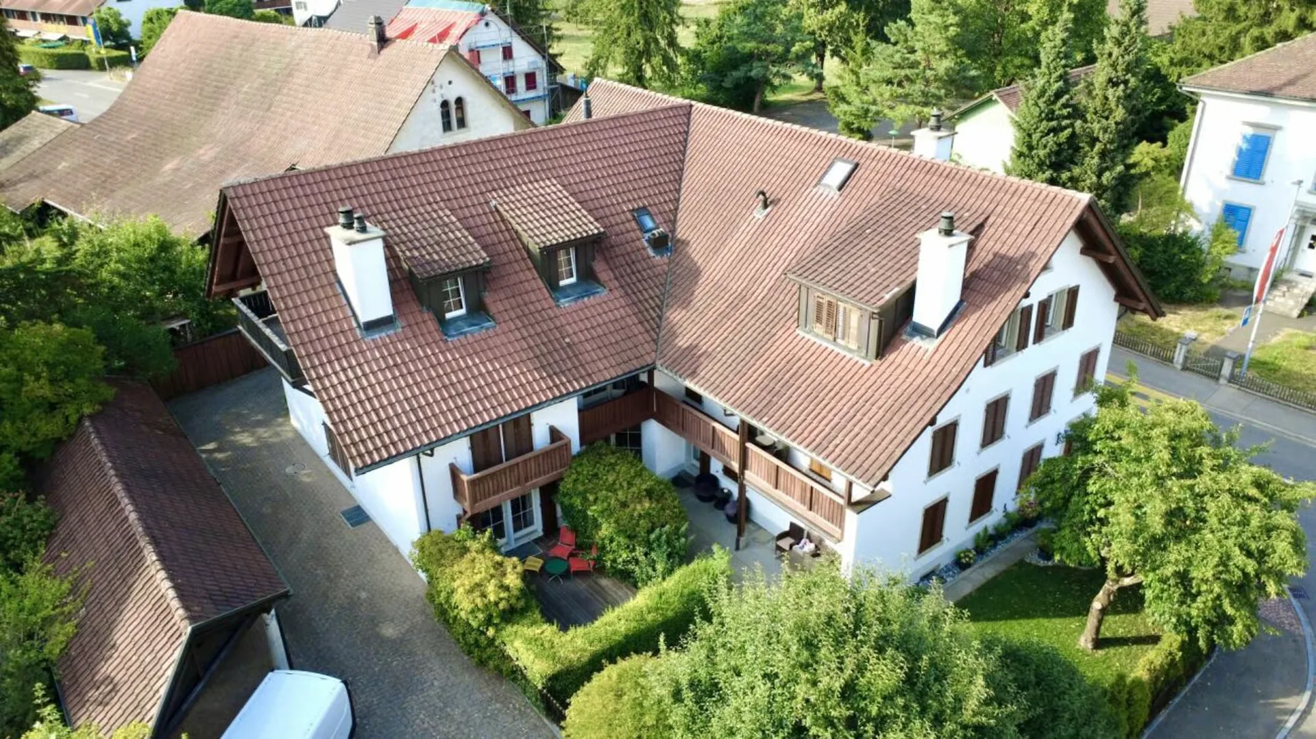 Newly valued 4.5 room apartment completely renovated!