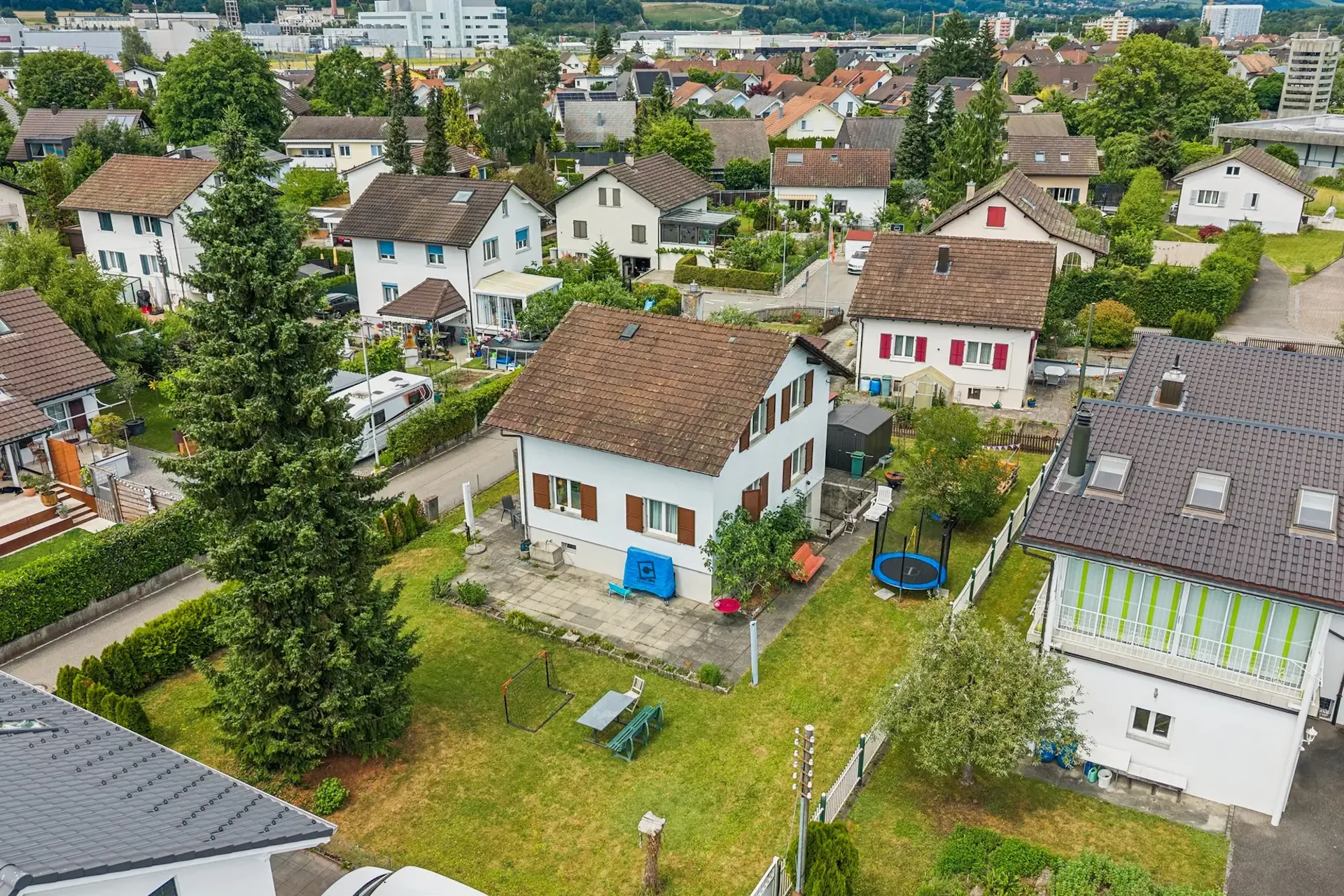 Maison charmante avec grand jardin et plan d'étage polyvalent