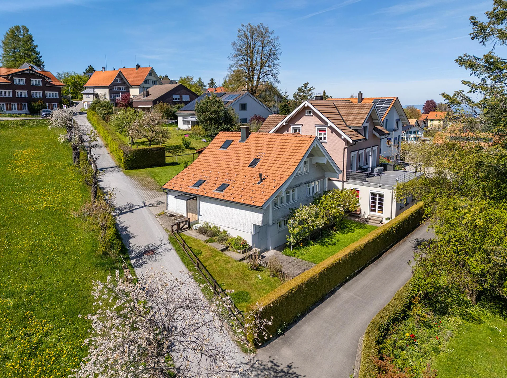 Charming, detached home in a lovely location