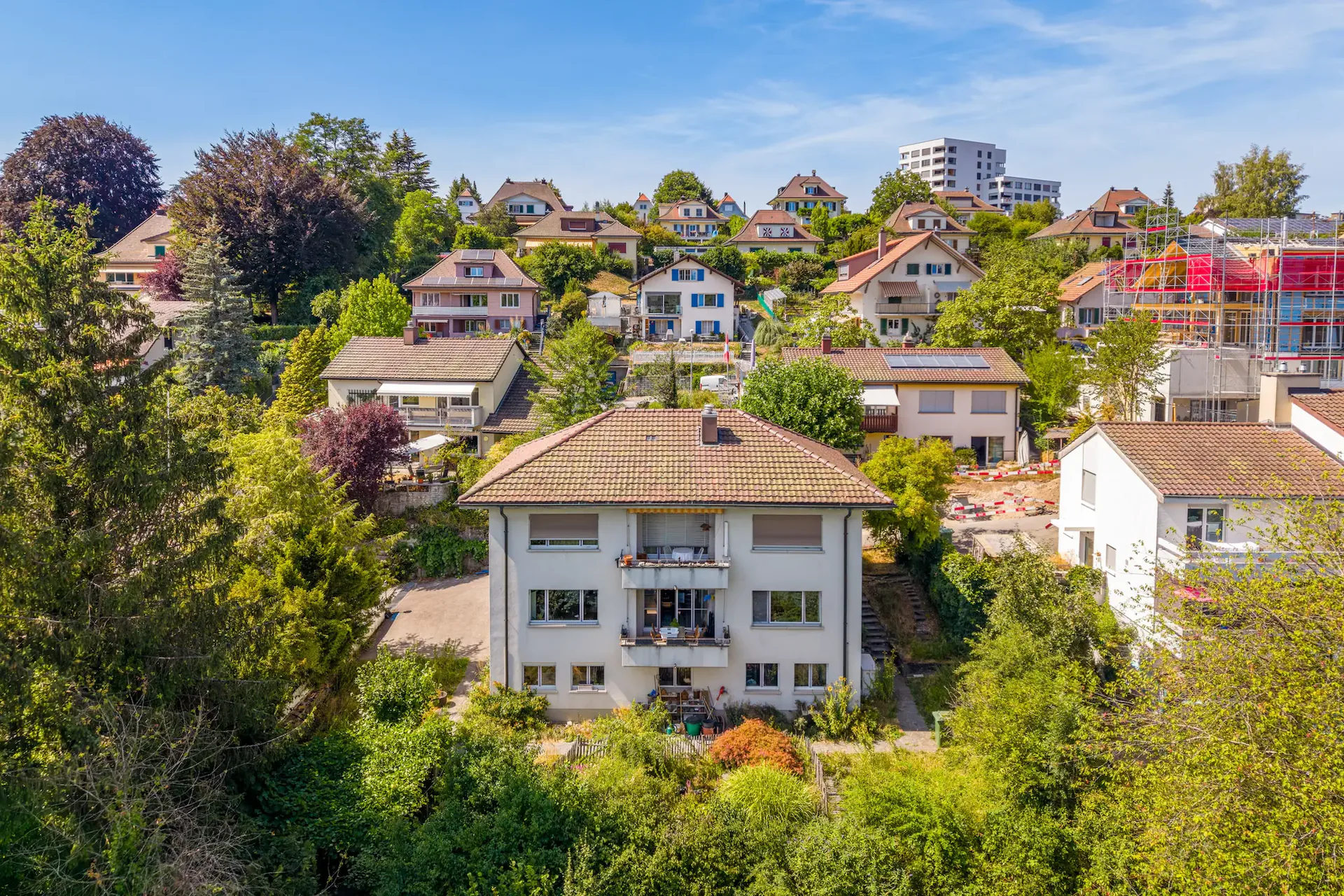 Two-family house with garden paradise and development potential
