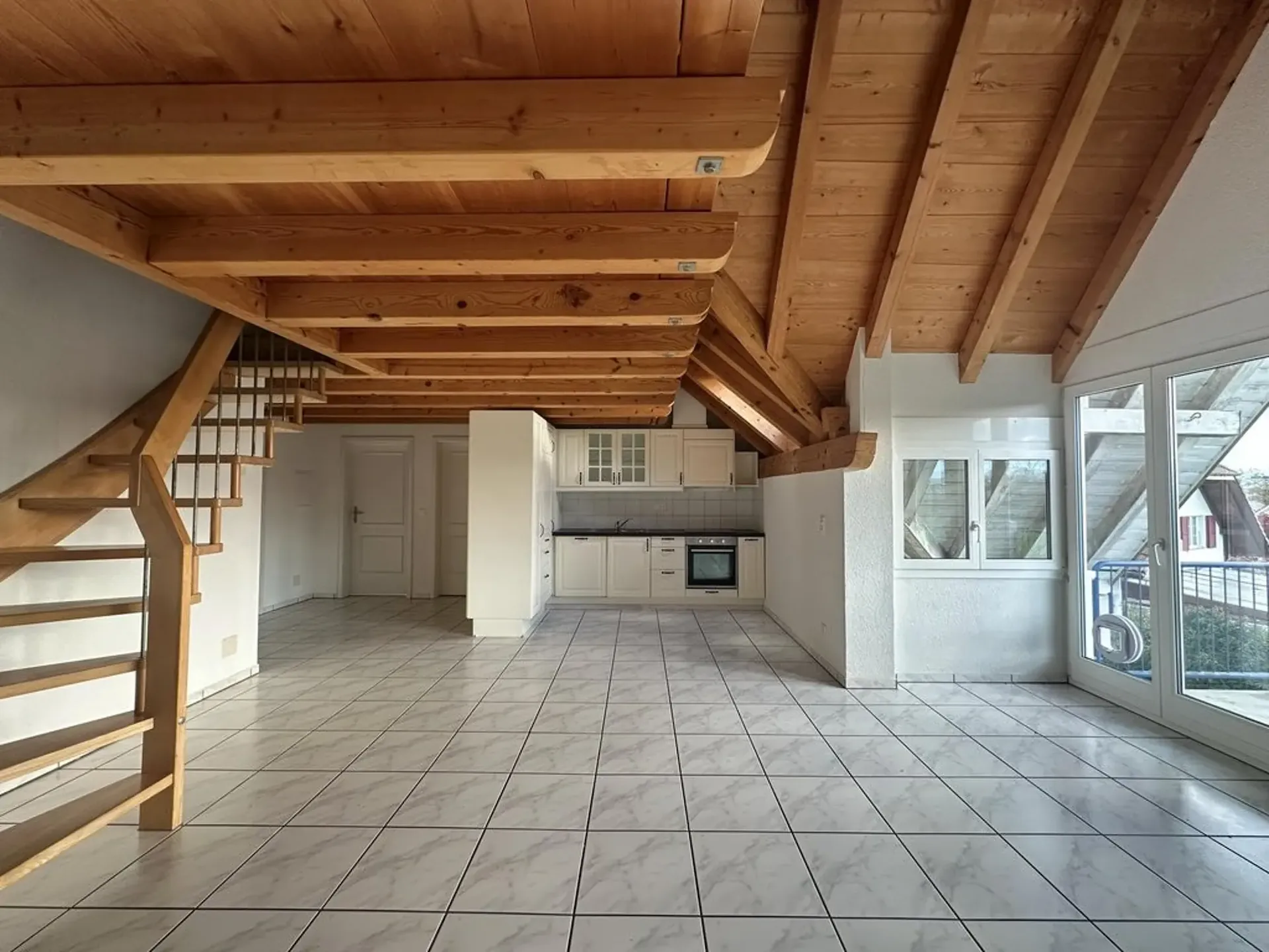 Einzigartige Dachstockwohnung mit Blick ins Grüne