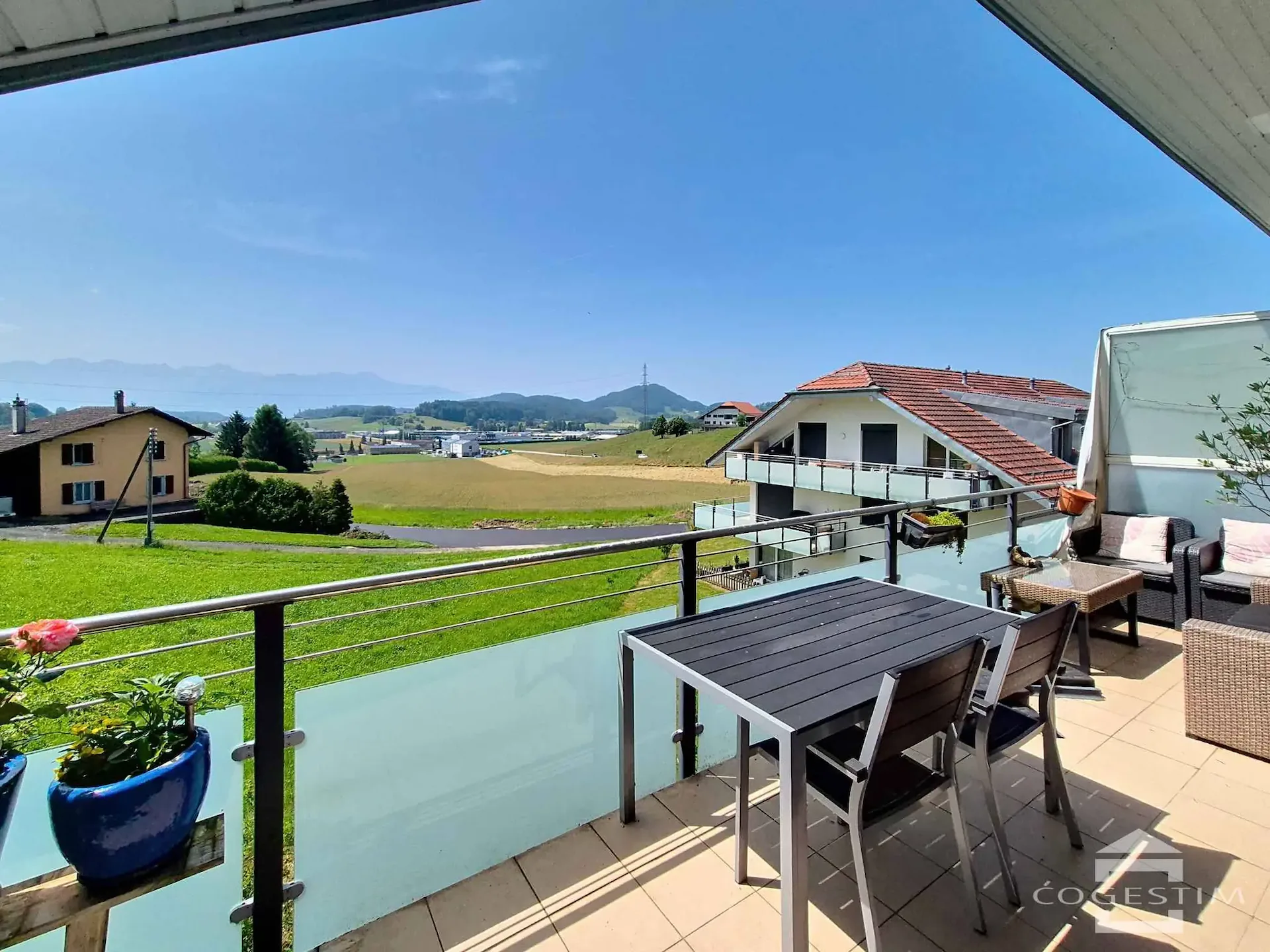 4.5 rooms on the top floor with volumes and unobstructed view