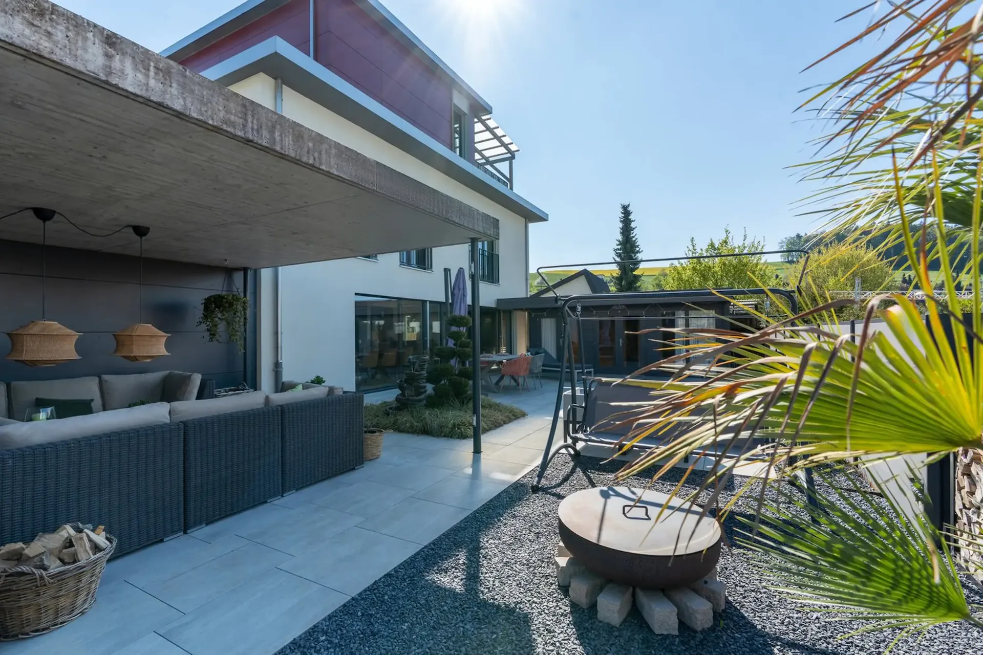 Casa unifamiliare di lusso con oasi di giardino privata e piscina