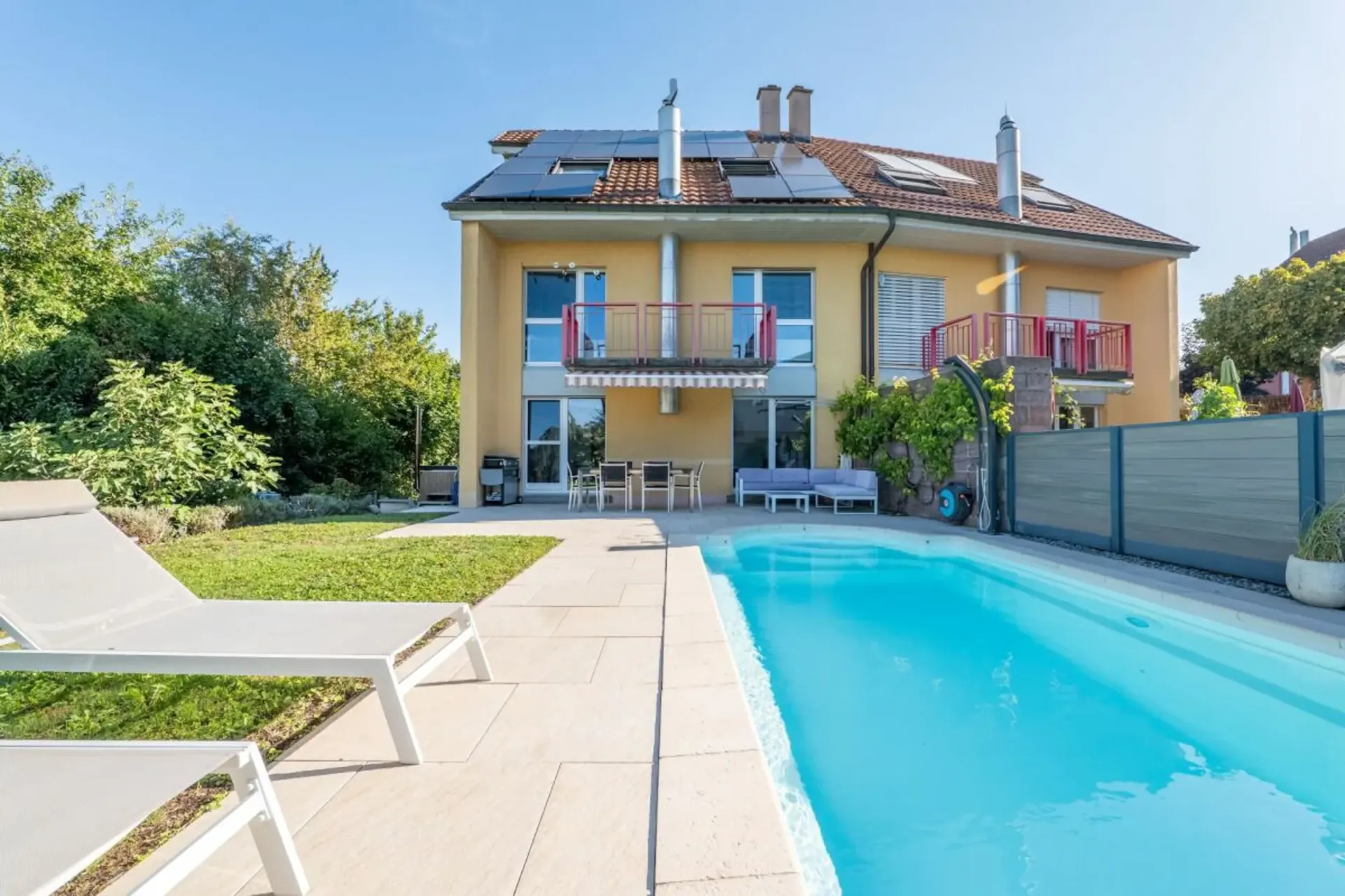 Villa d'architecte de 7.5 pièces avec piscine chauffée et jacuzzi à Corcelles-près-Payerne