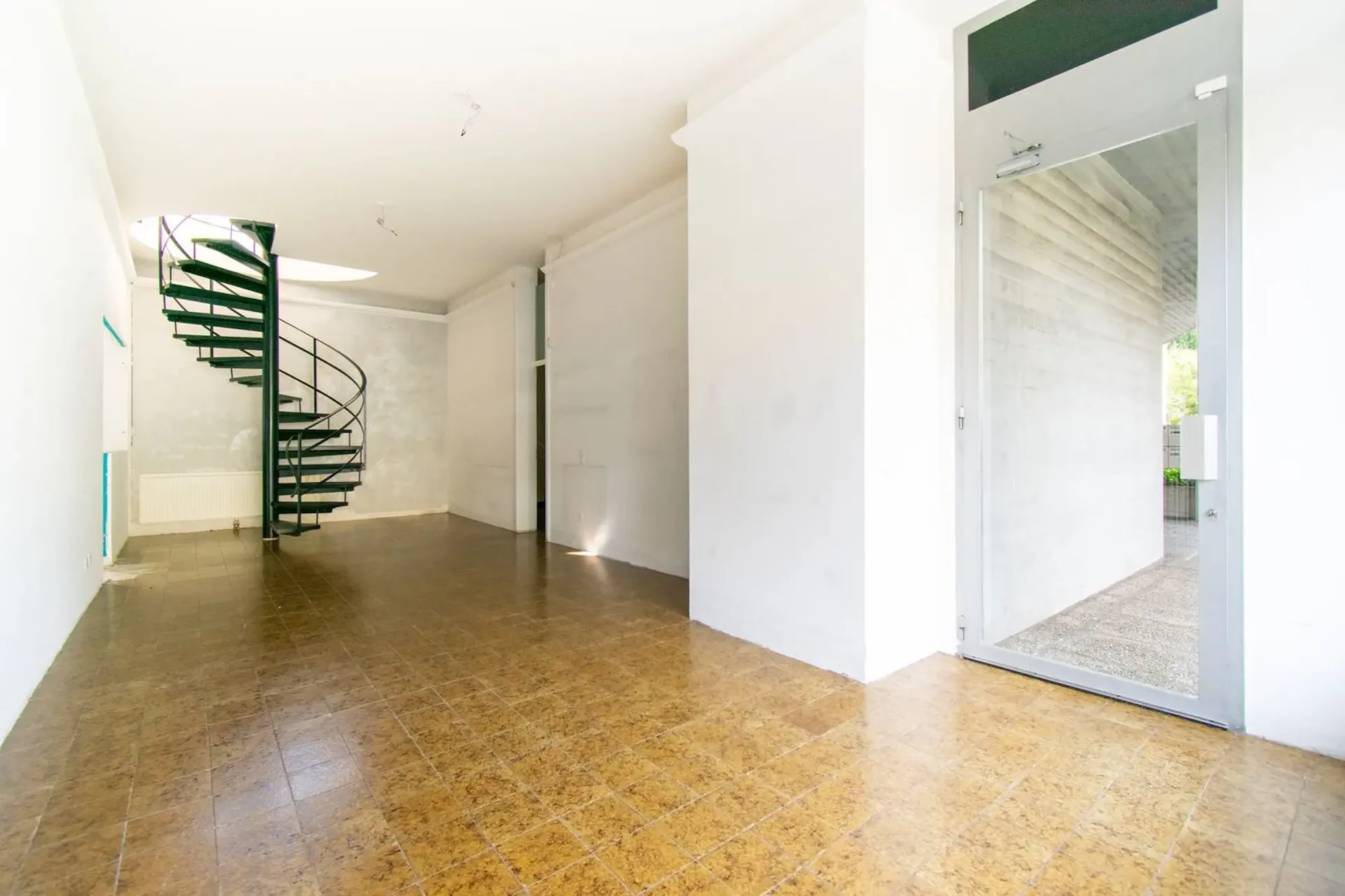 Lokal mit Auslage in Massagno