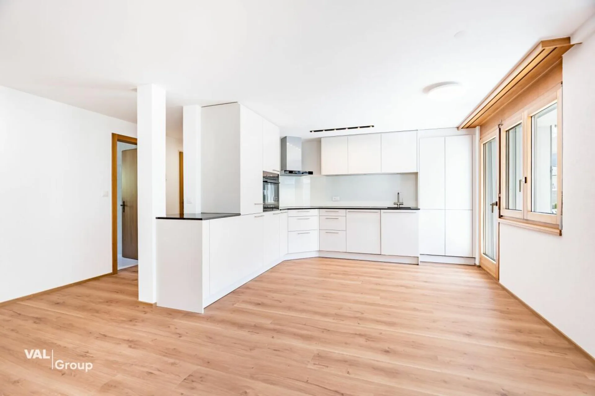 Elegantly renovated 4.5-room apartment in a quiet location in Raron