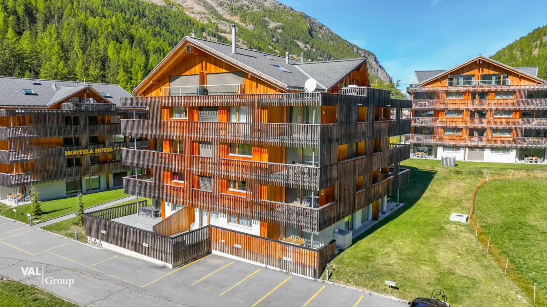 Modern Alpine Retreat in Saastal - Stylish 2.5-Room Holiday Apartment in Saas-Grund