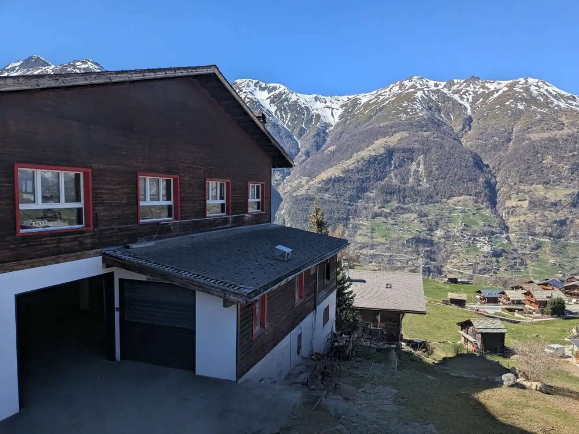 Investieren, parkieren, lagern - grosse Doppelgarage in Grächen