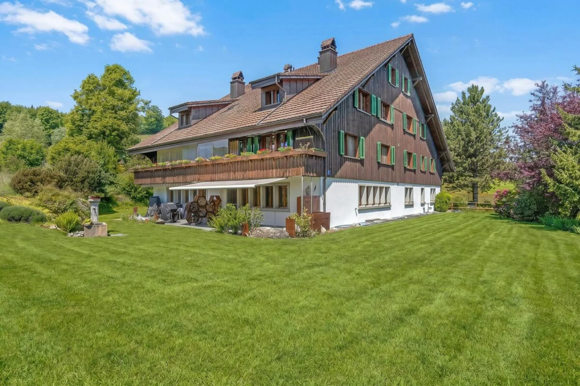 Appartement de jardin spacieux 5,5 pièces avec une vue magnifique sur le verdure