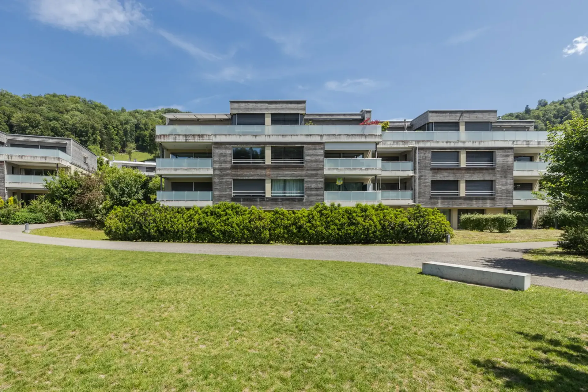 Appartement en attique moderne avec vue sur le vert