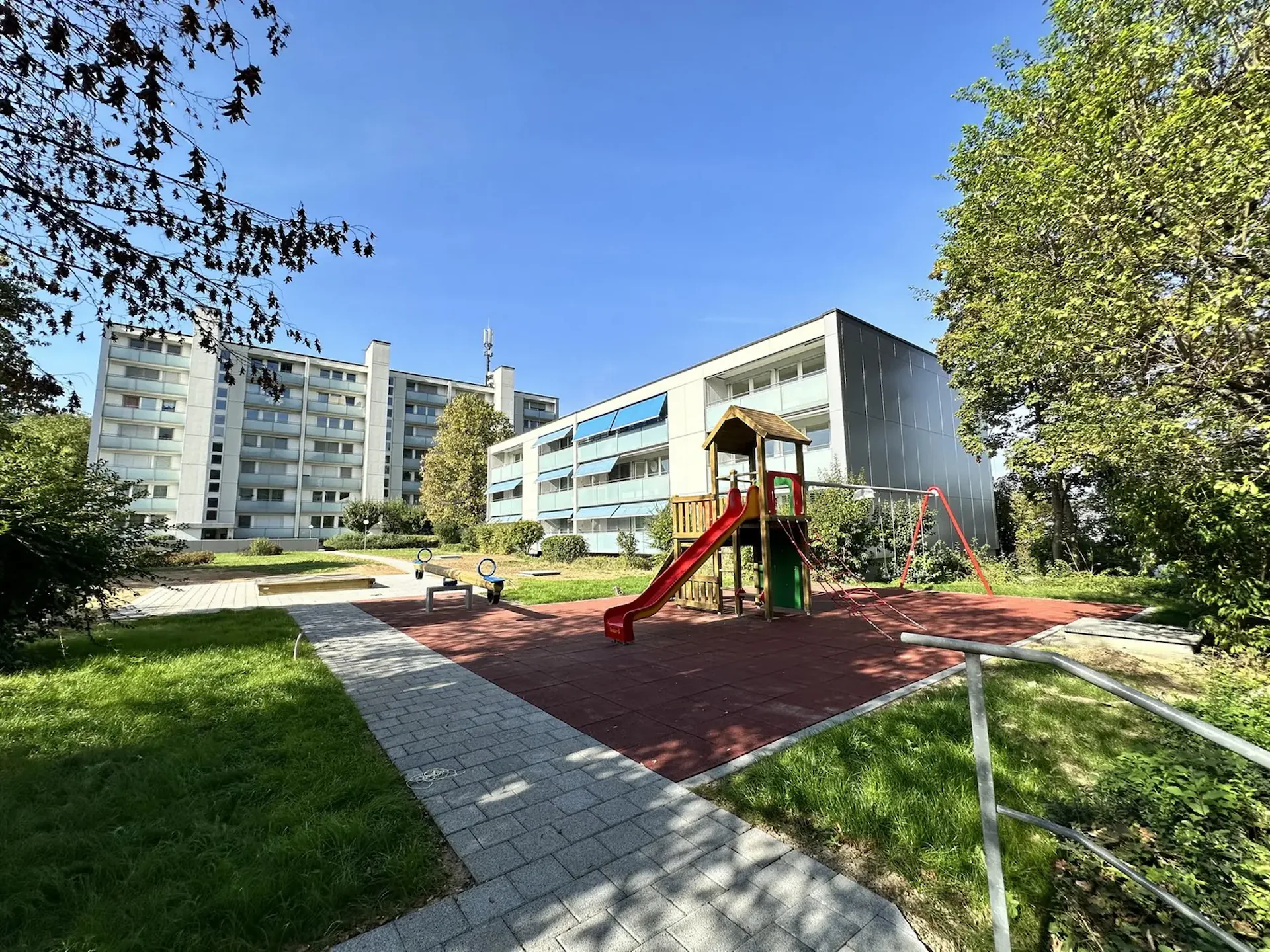 Moderne - Spacieuse - Rénovée - 2 Balcons - près de la Gare