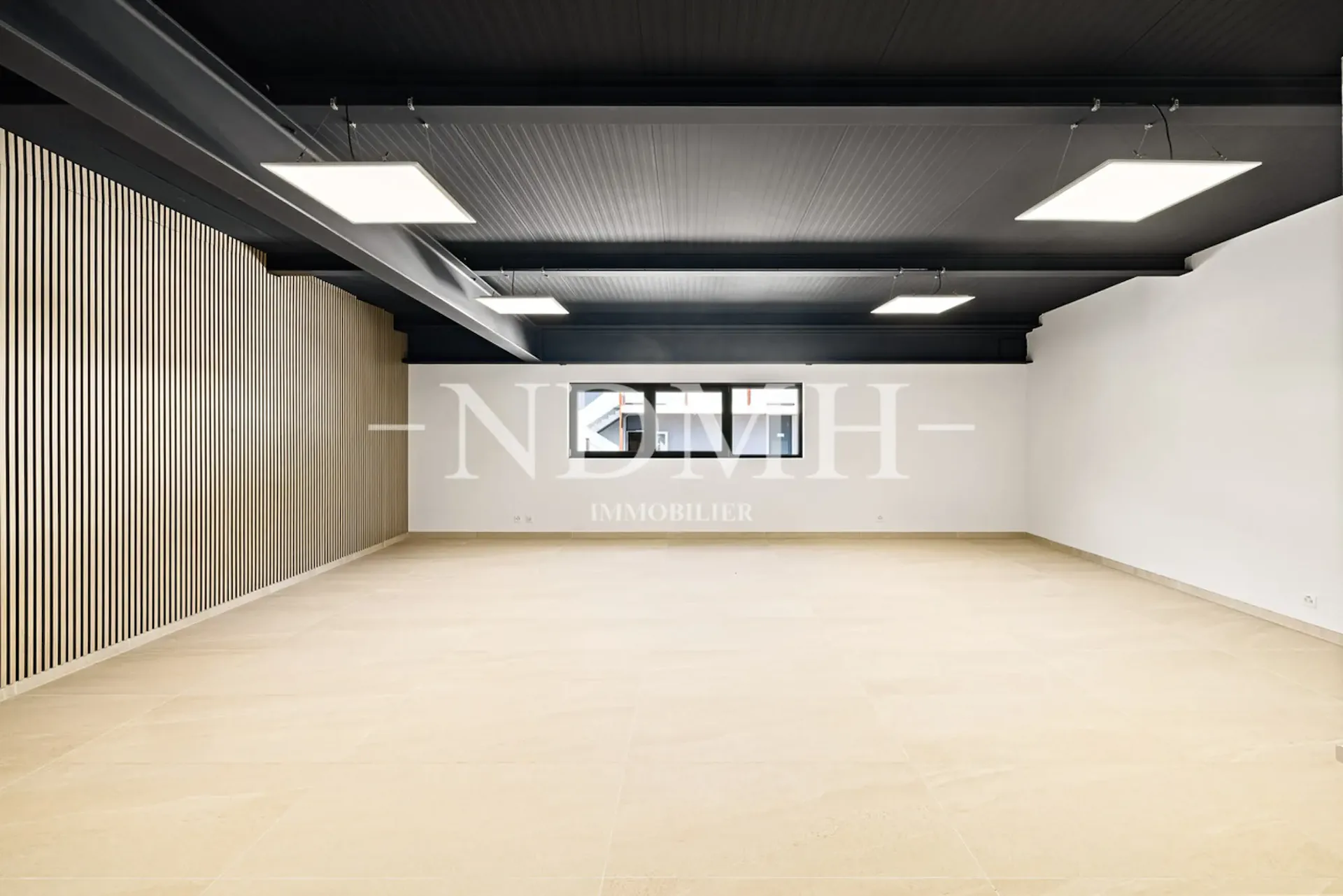 Helles und modulares Gewerbeobjekt in Gewerbezone