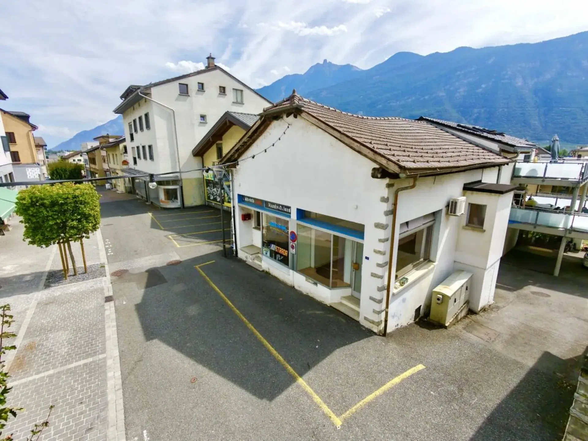 House in the heart of Fully with great potential