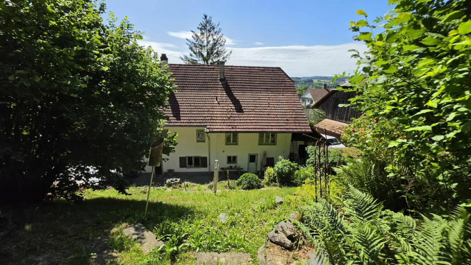 Casa indipendente con fascino e potenziale di sviluppo