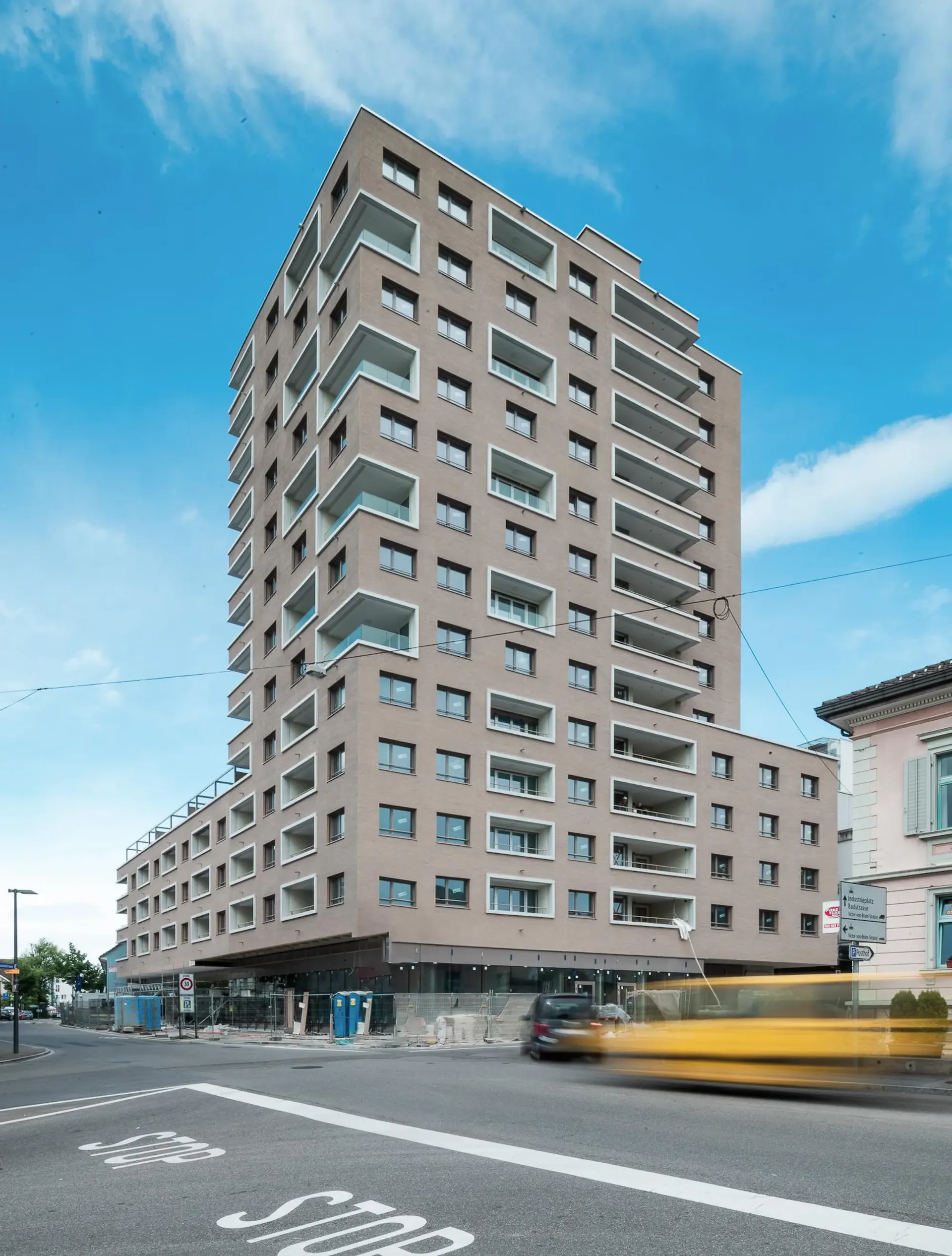 New House in Neuhausen - modern 3.5-room apartment with breathtaking views