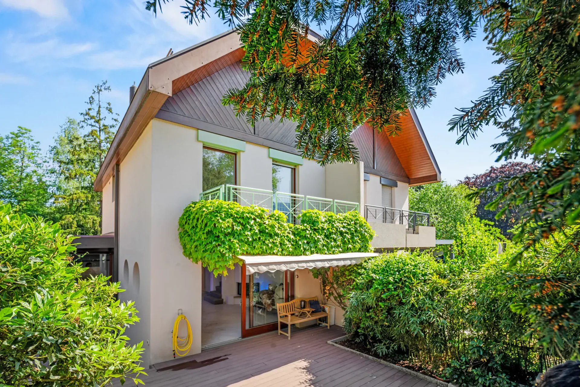 Maison jumelée familiale de charme avec jardin dans un cadre paisible