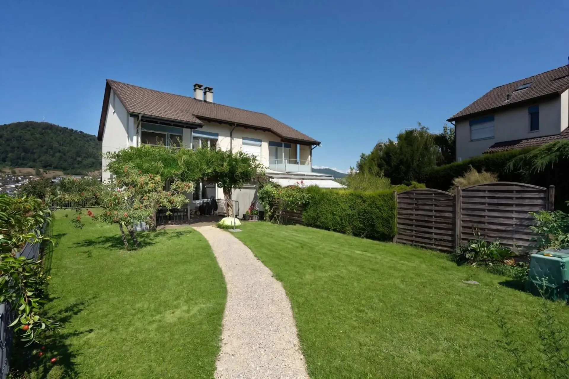 Maison unifamiliale de 5,5 pièces avec jardin et garage
