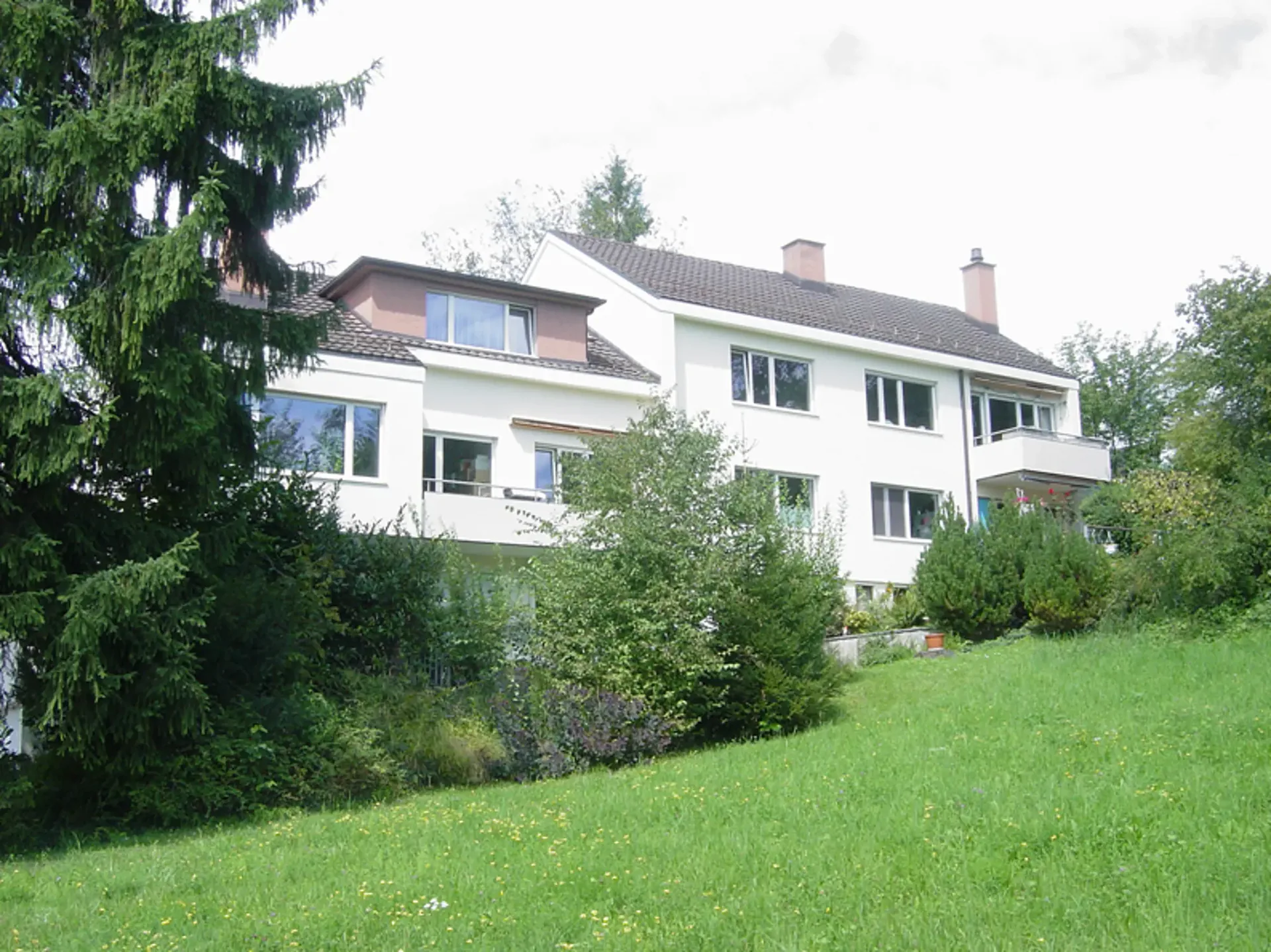 Spacious 4.5-room apartment with extensive terrace in Herrliberg
