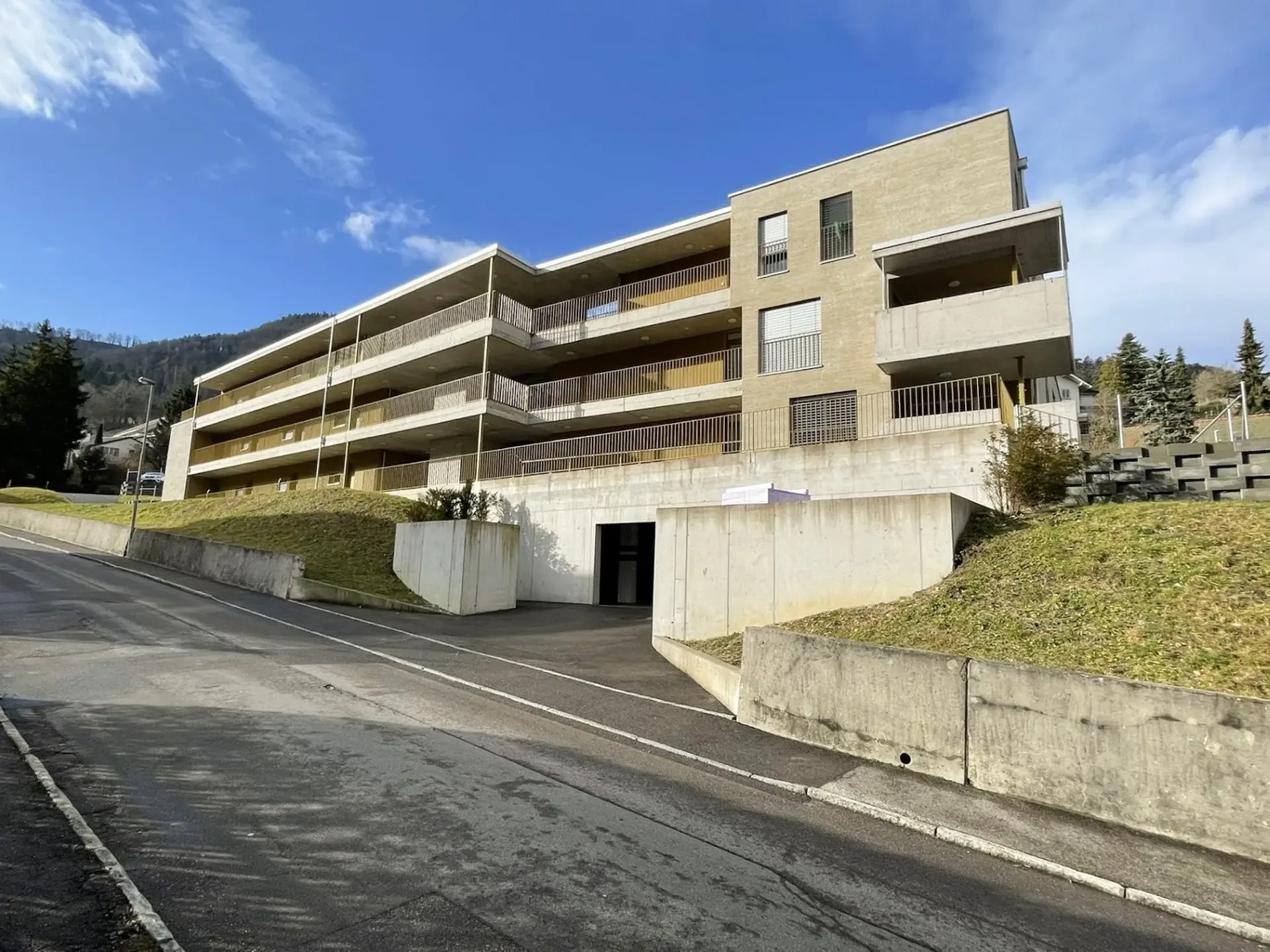 Modern 2.5-room attic apartment with spacious terrace in Waldenburg