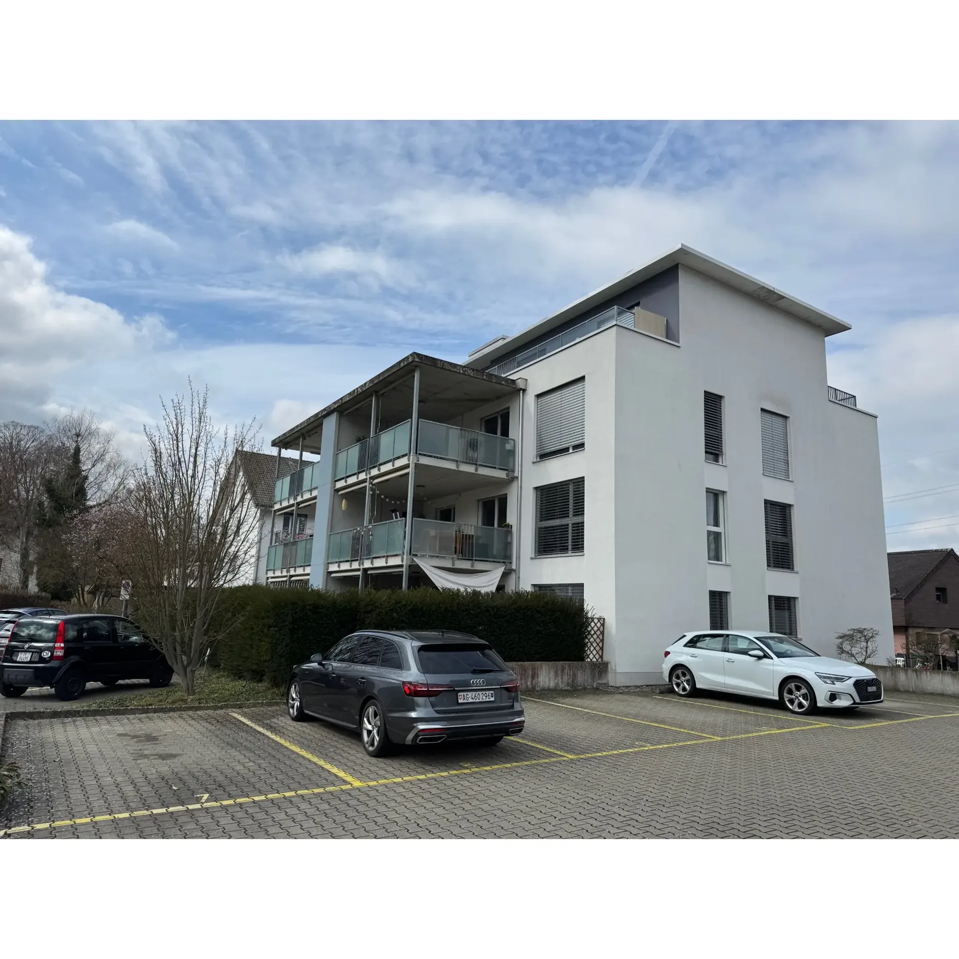 Appartement moderne en attique dans un quartier calme à Zeiningen