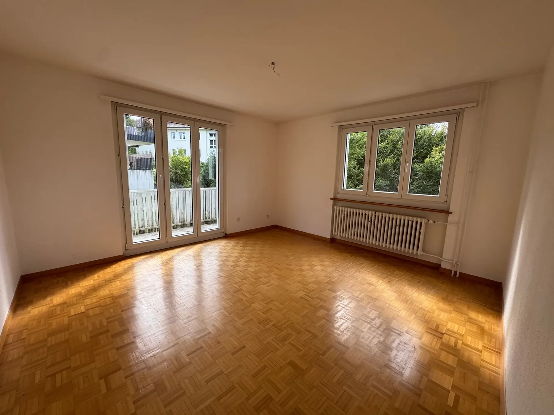 Spacious 5-room apartment with balcony in a quiet location