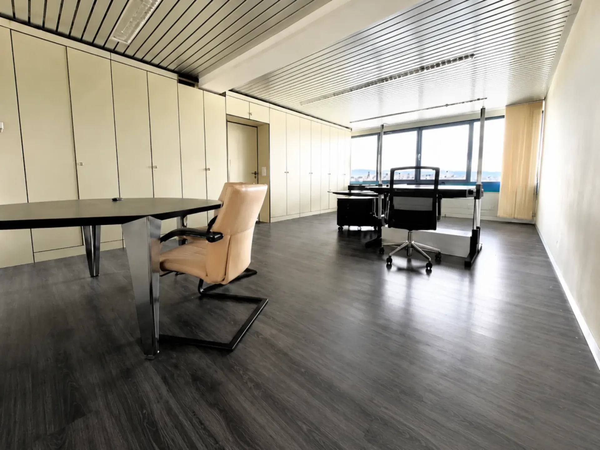 Verwaltungs/Büro 4 Räume 200 m2 in Kerzers