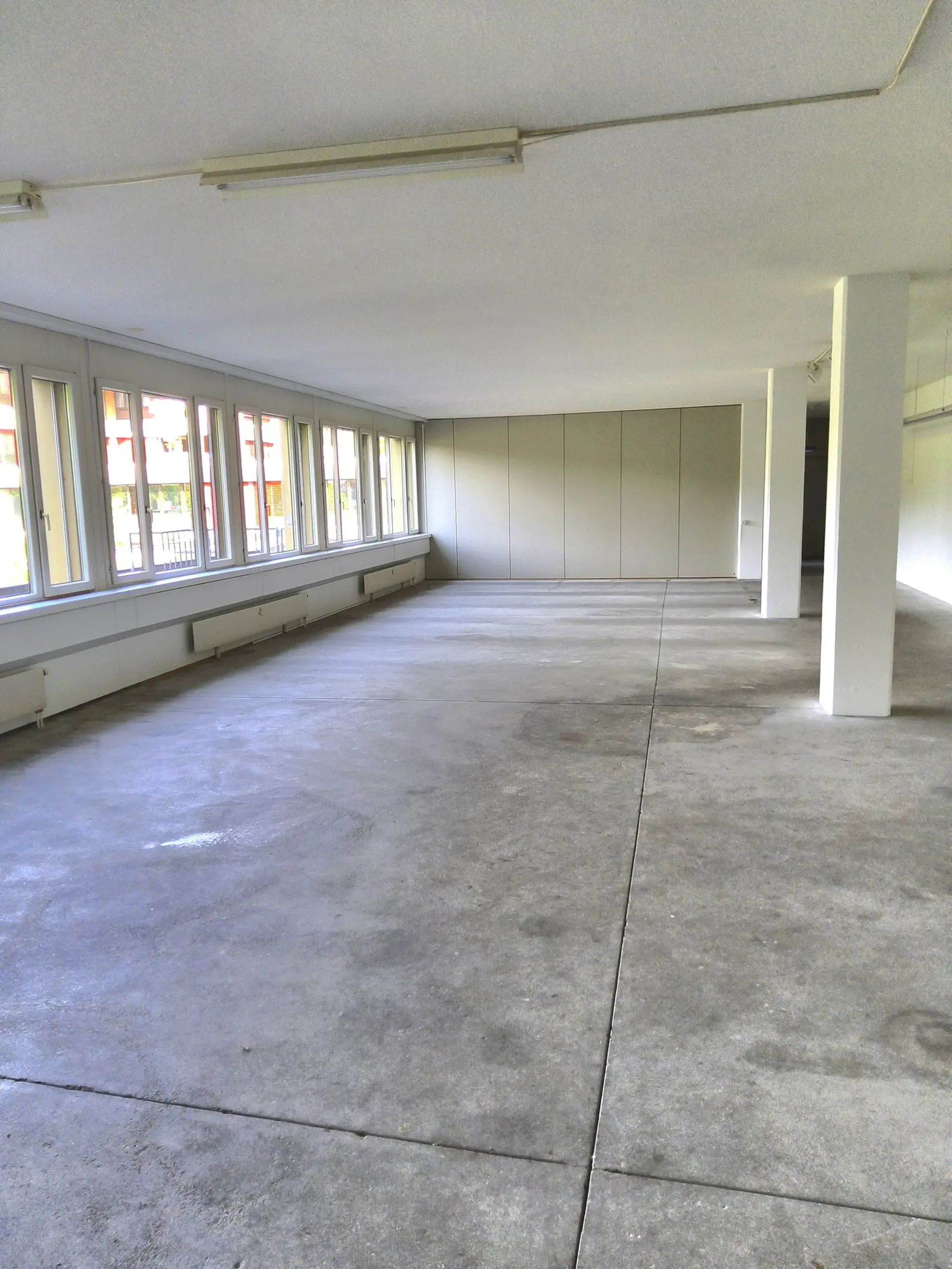 Gewerbefläche mit Rampe an idealer Lage in Bösingen zu vermieten
