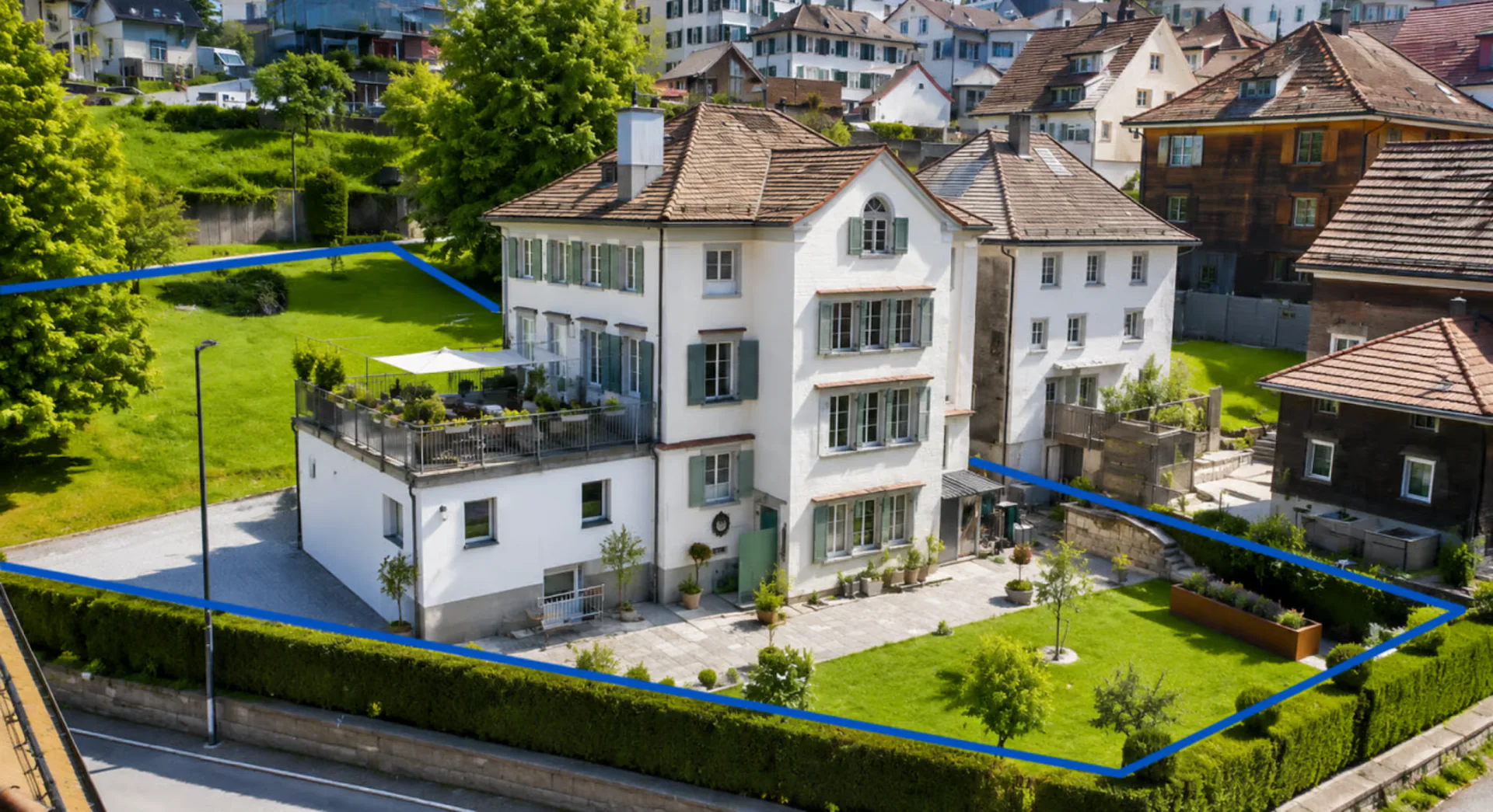 Stylish multi-generational house with annex and development potential