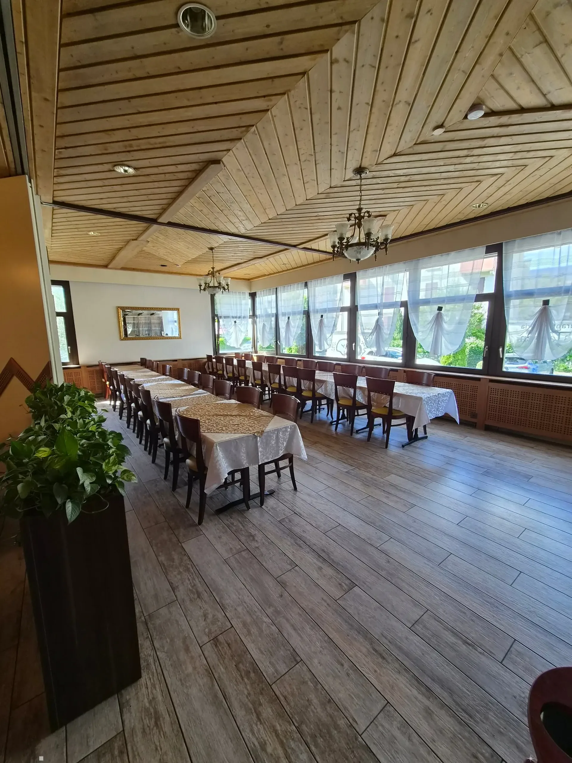 Erfahrene/r und innovative/r Pächter/in für gepflegtes Restaurant in Biel gesucht